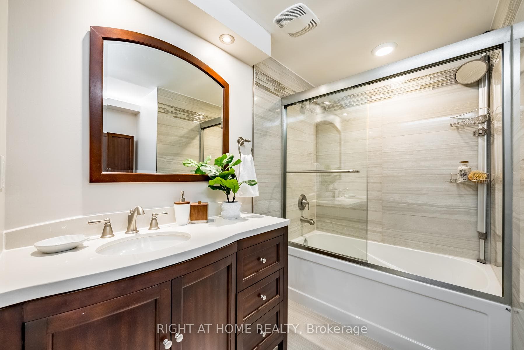 18 Allard Avenue photo 16