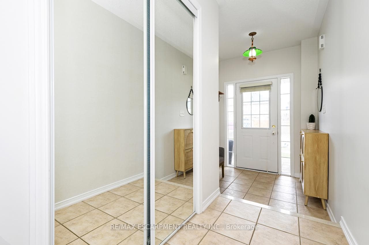 1815 Cobra Crescent photo 5