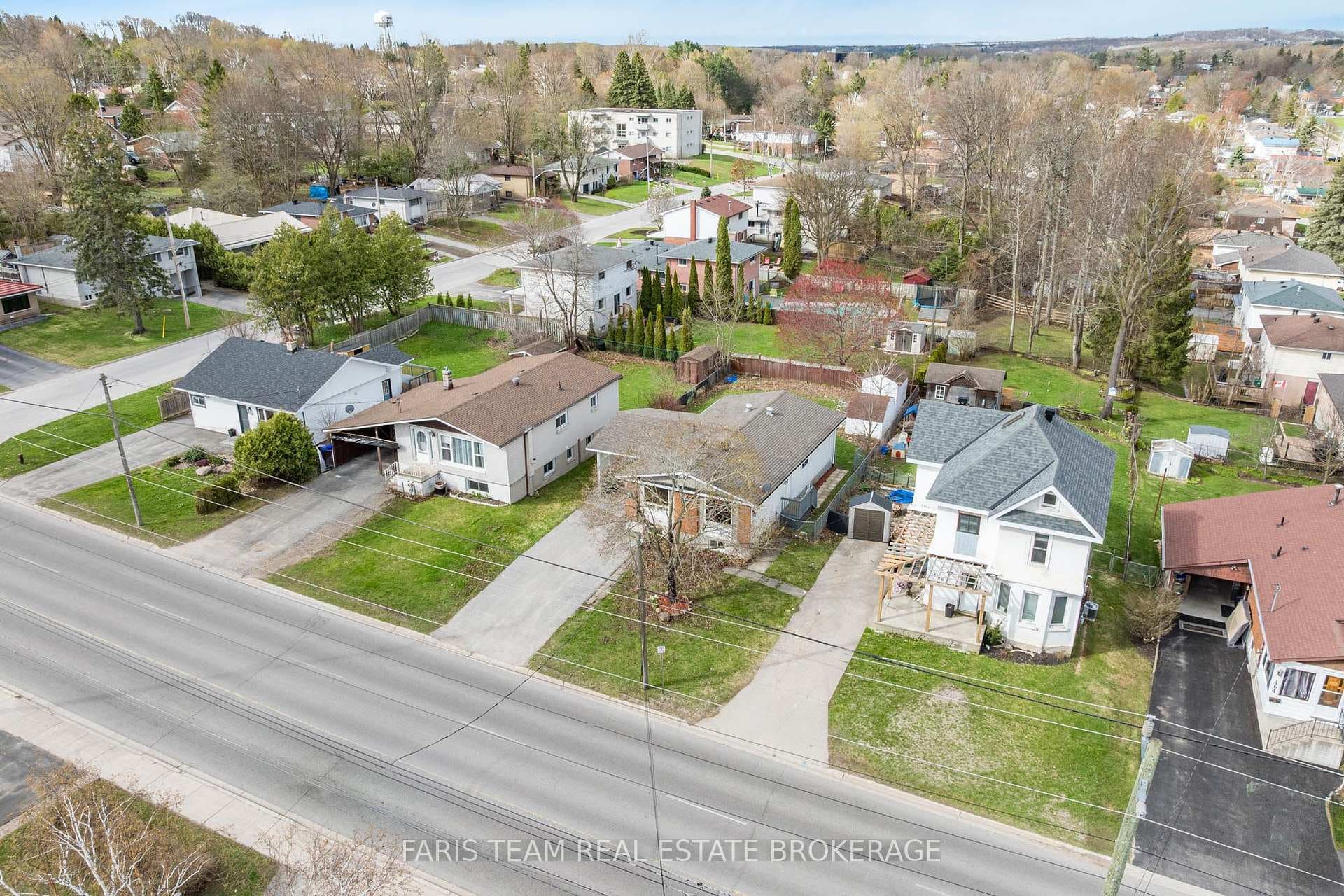 472 William Street photo 2