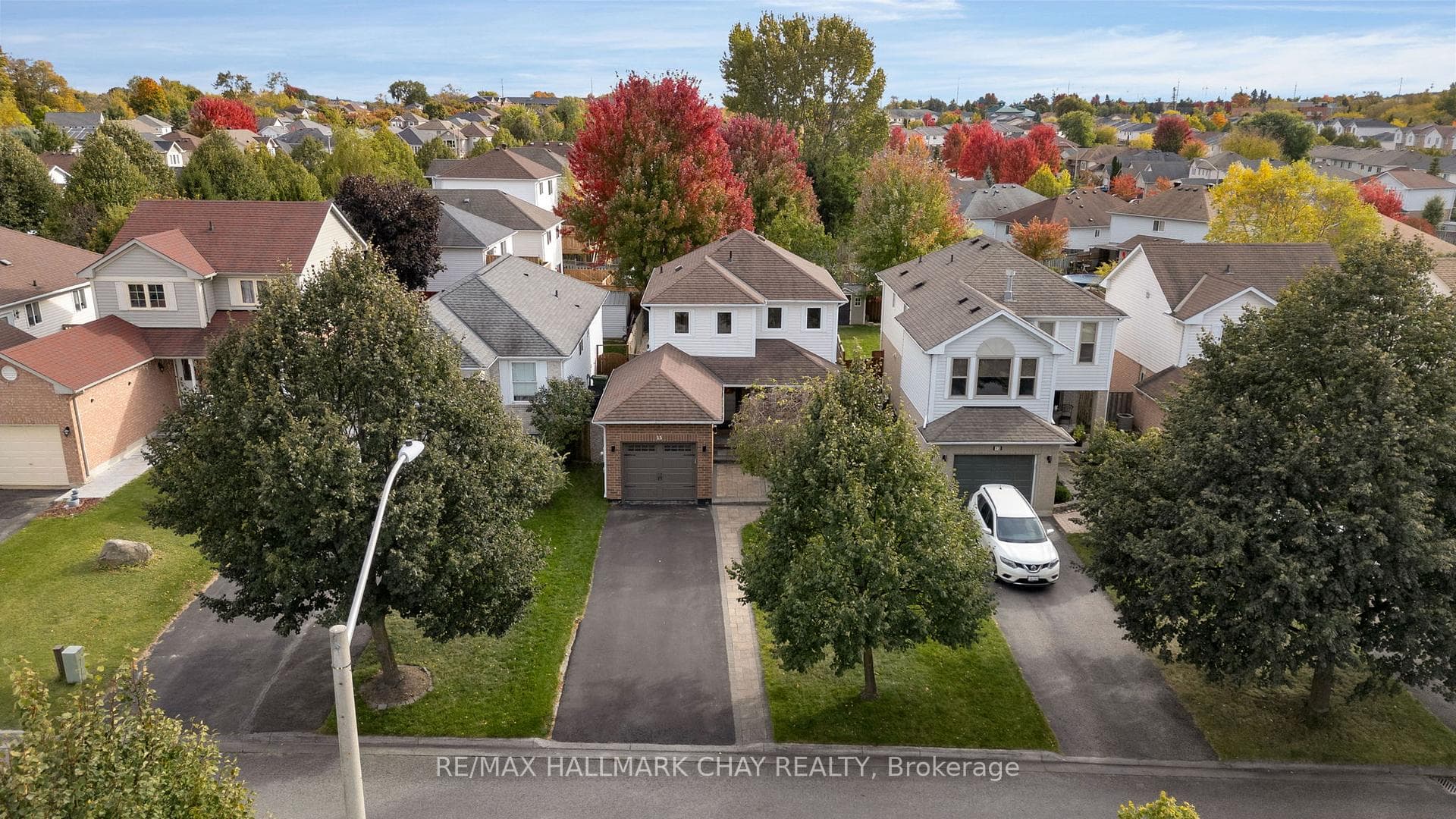 15 Moir Crescent photo 2