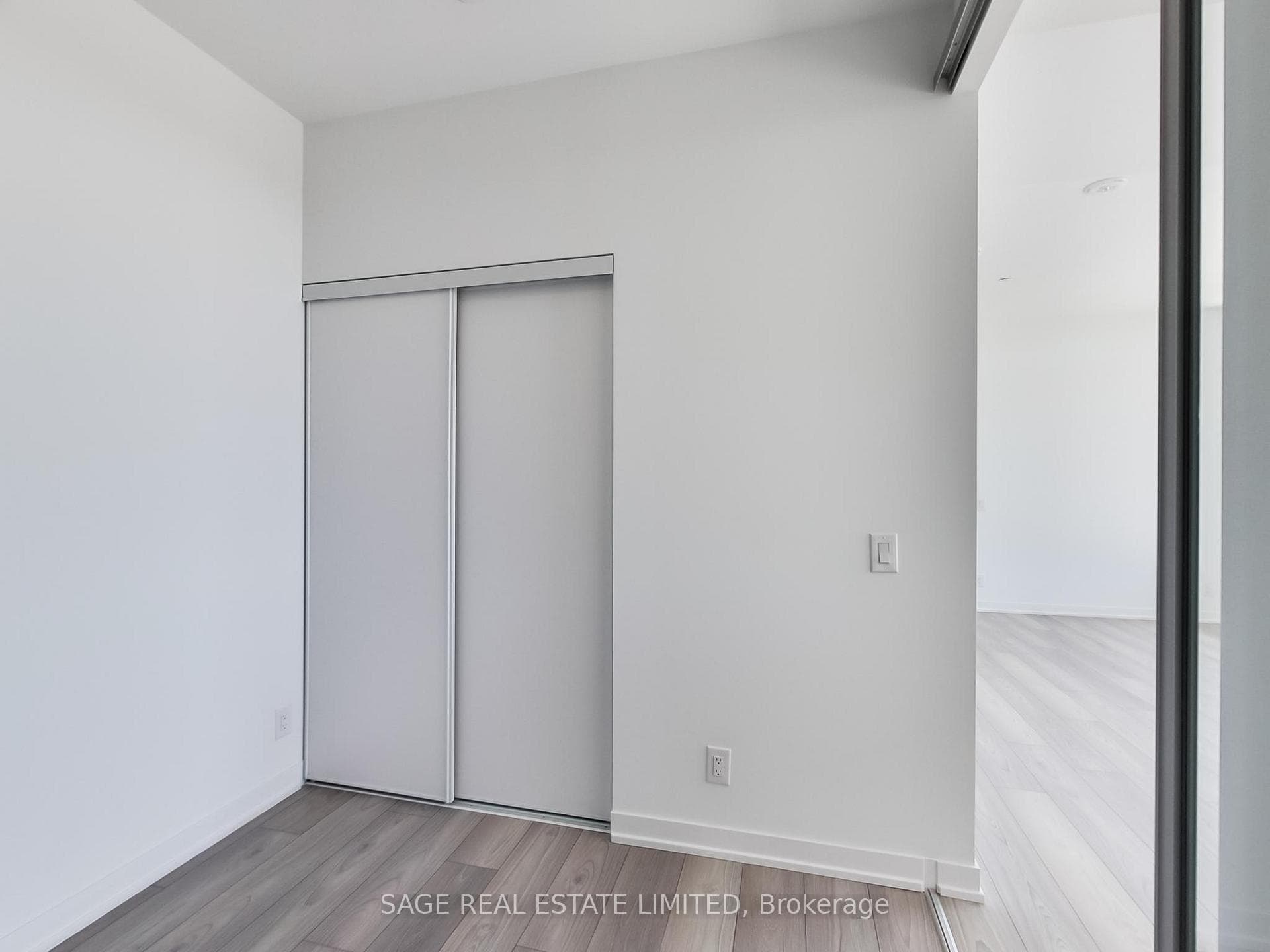 285 Dufferin Street Unit 514 photo 32
