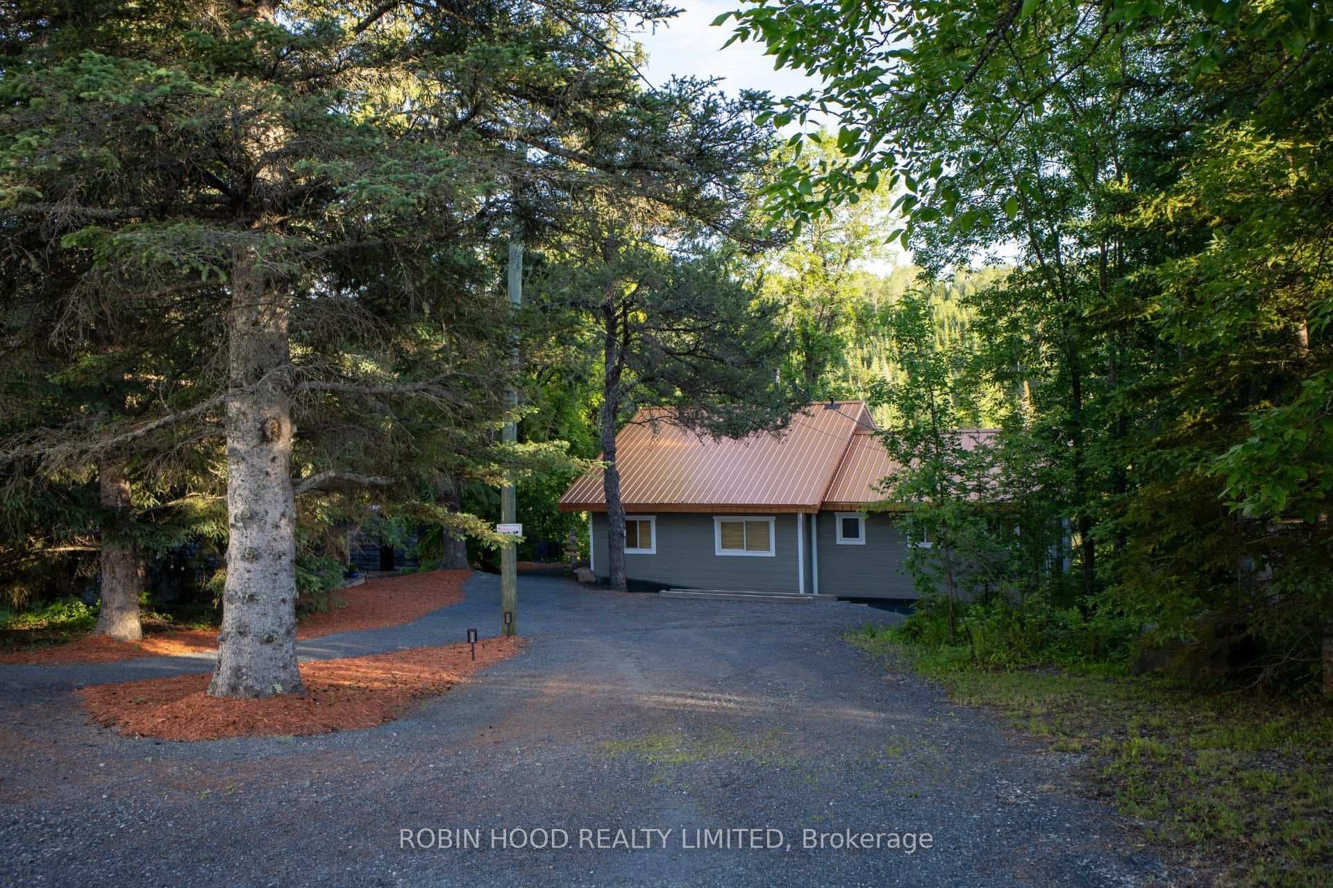 863 Essex Road photo 32