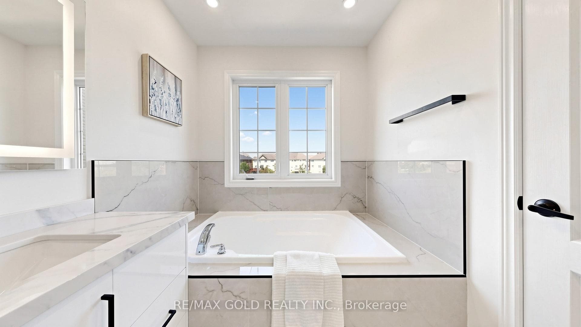 9 Edgewater Court photo 26