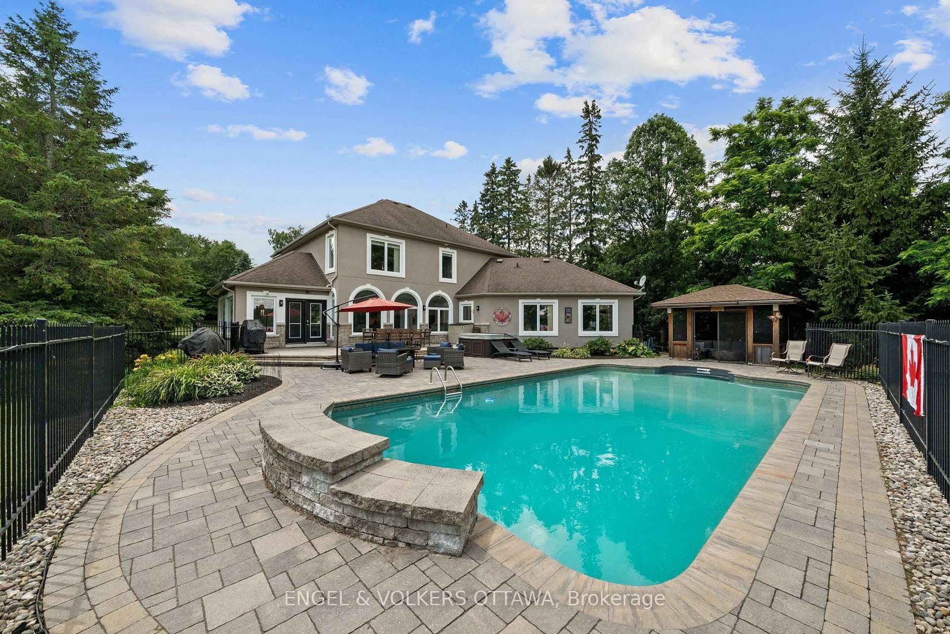 5833A Rideau Valley Drive photo 35