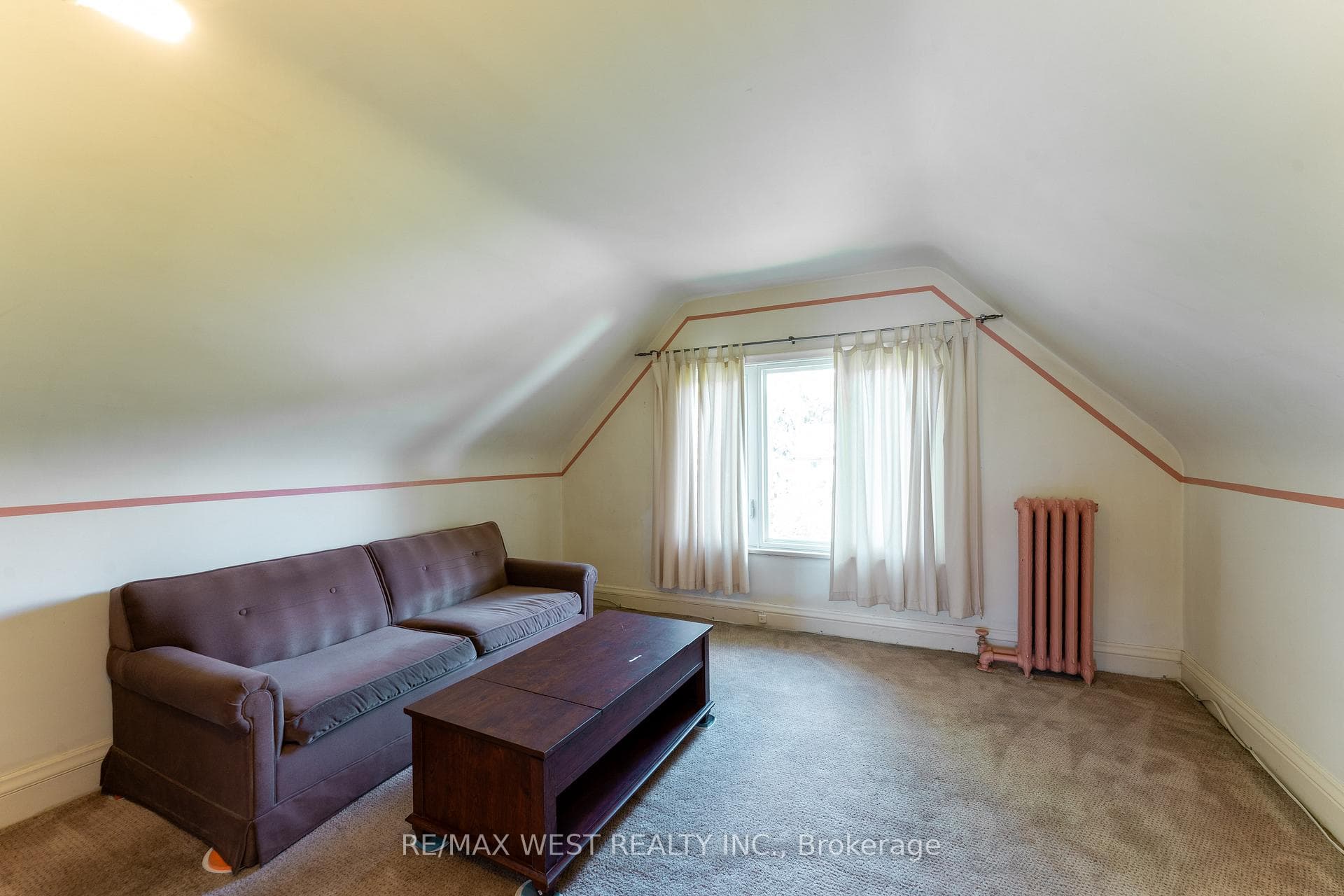 101 Grenadier Road photo 33