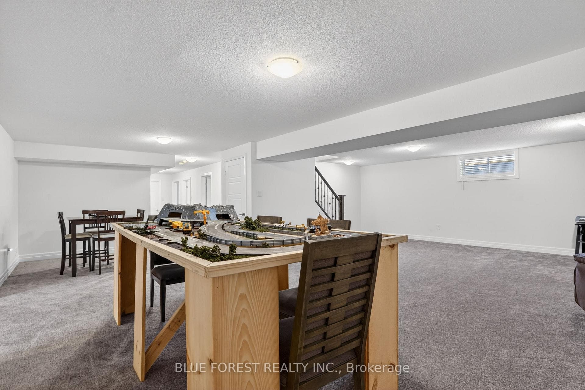 14 Thames Springs Crescent photo 36