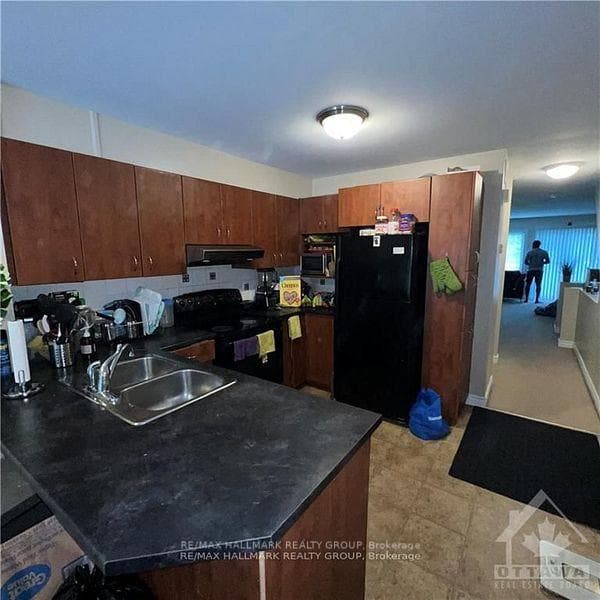 219 Paseo Private Unit 19 photo 3