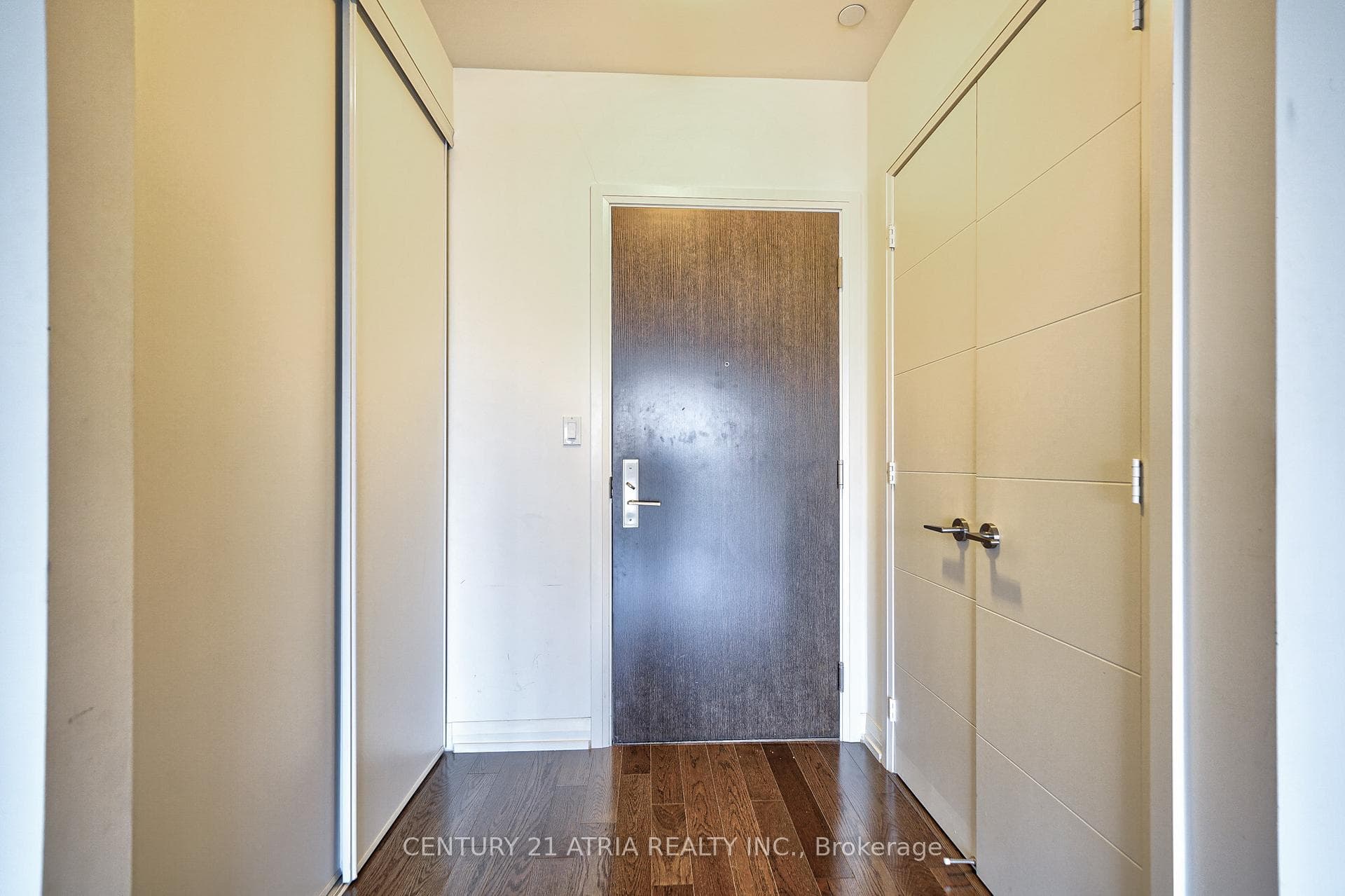 460 Adelaide Street Unit 809 photo 7