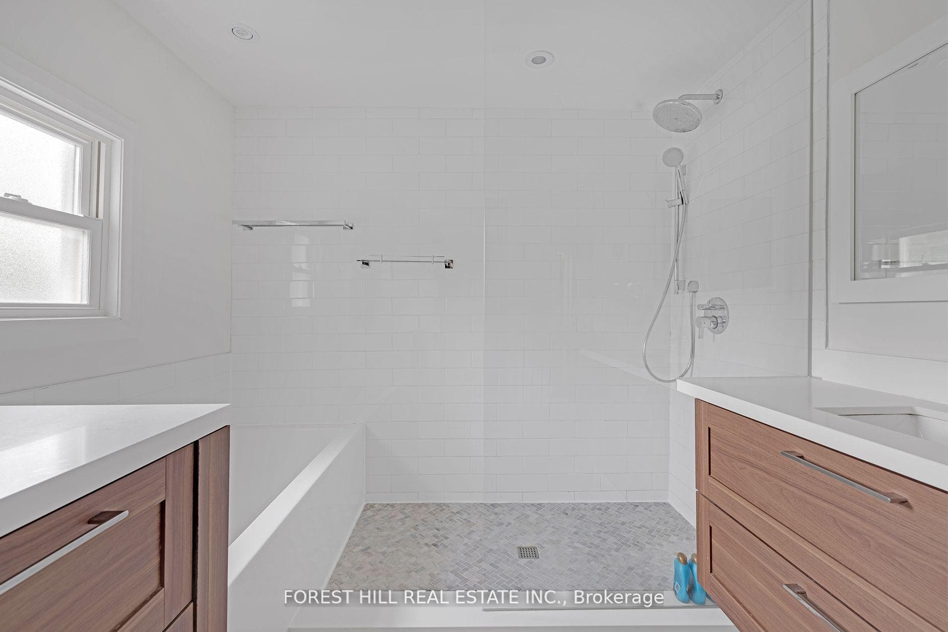 2567 Lake Shore Boulevard photo 30