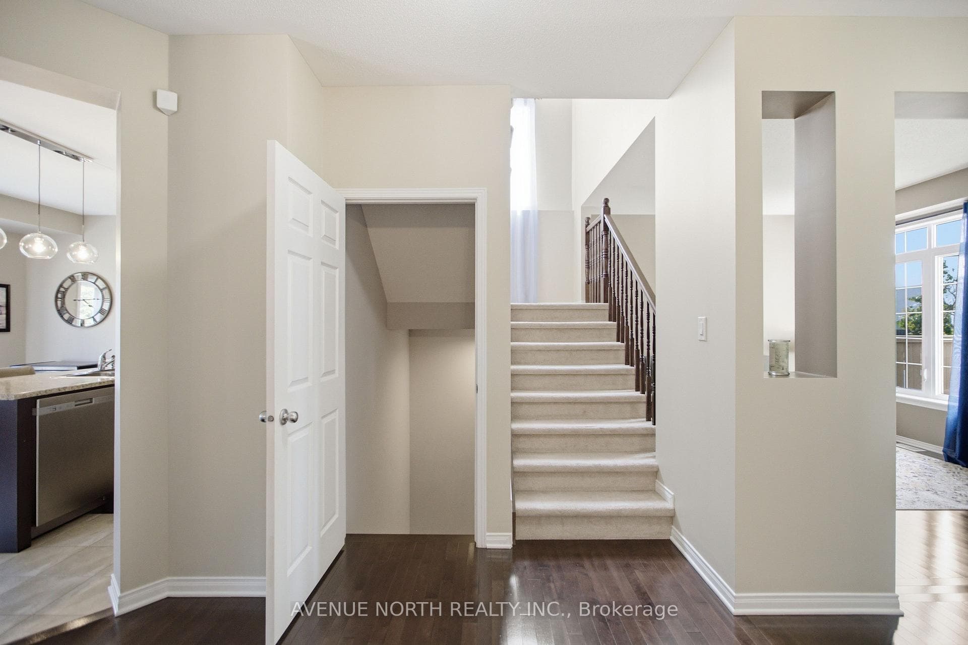 112 Sunita Crescent photo 21