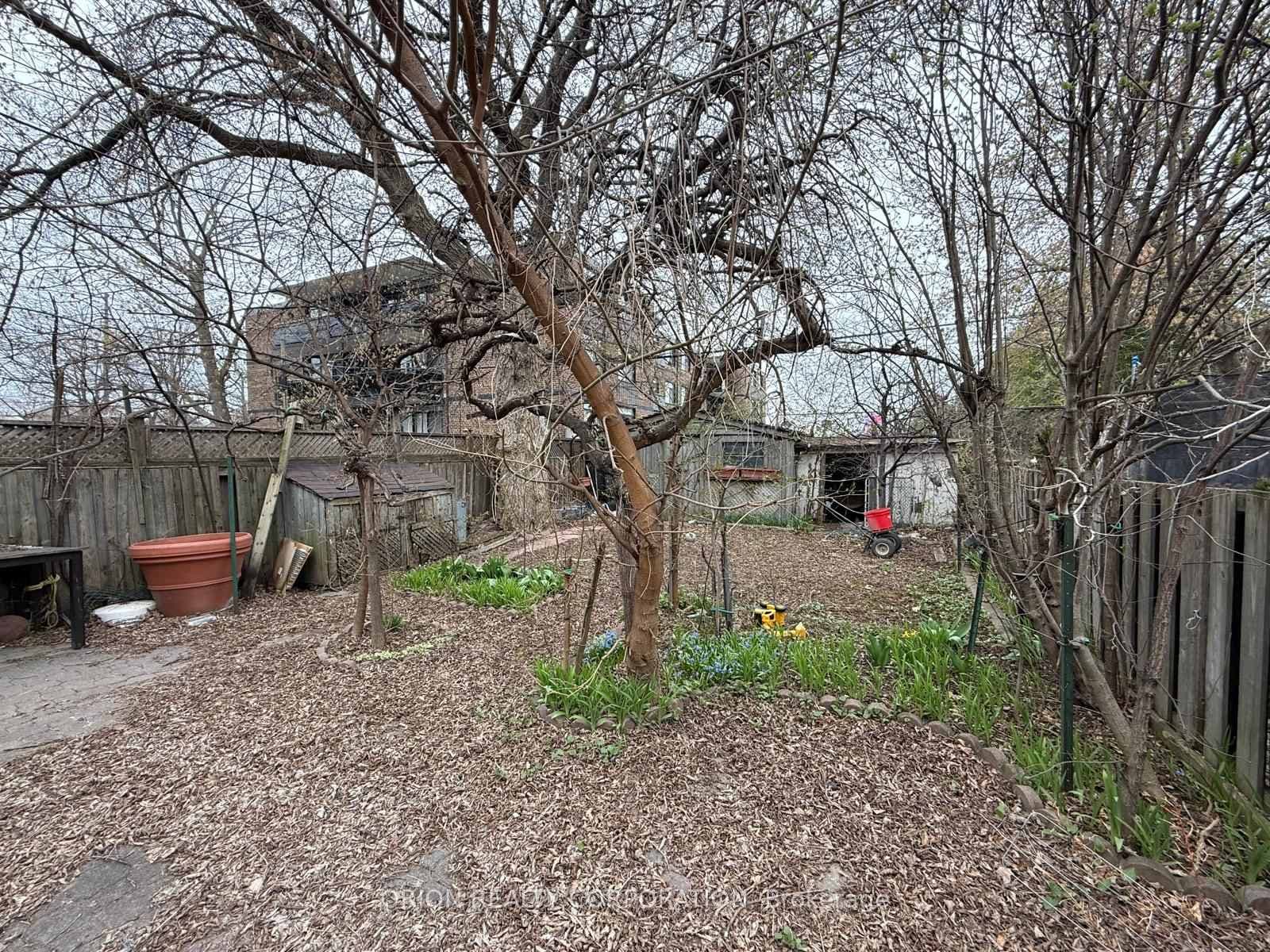 274 Viewmount Avenue Unit Upper photo 36