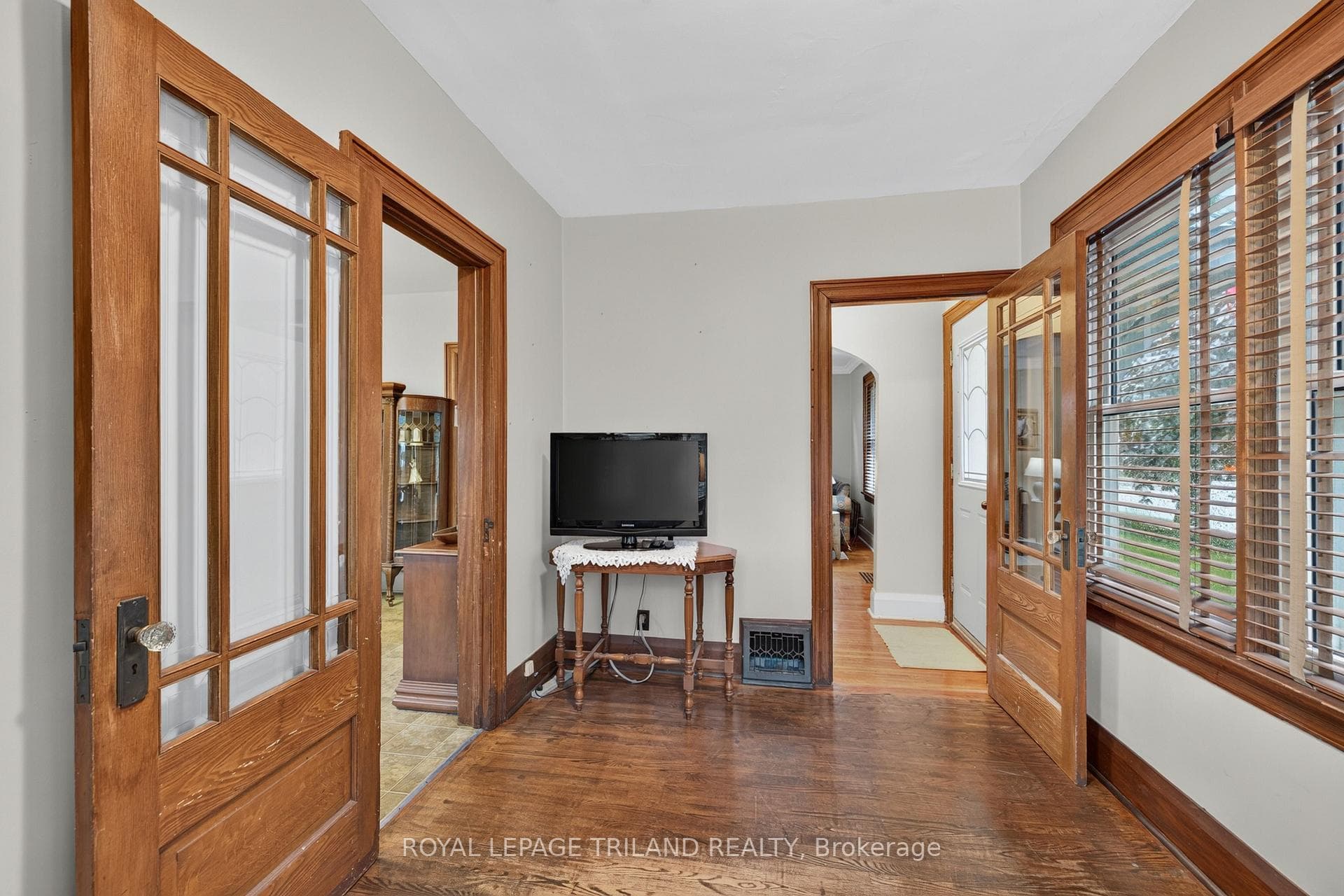 11 Maple Street photo 12