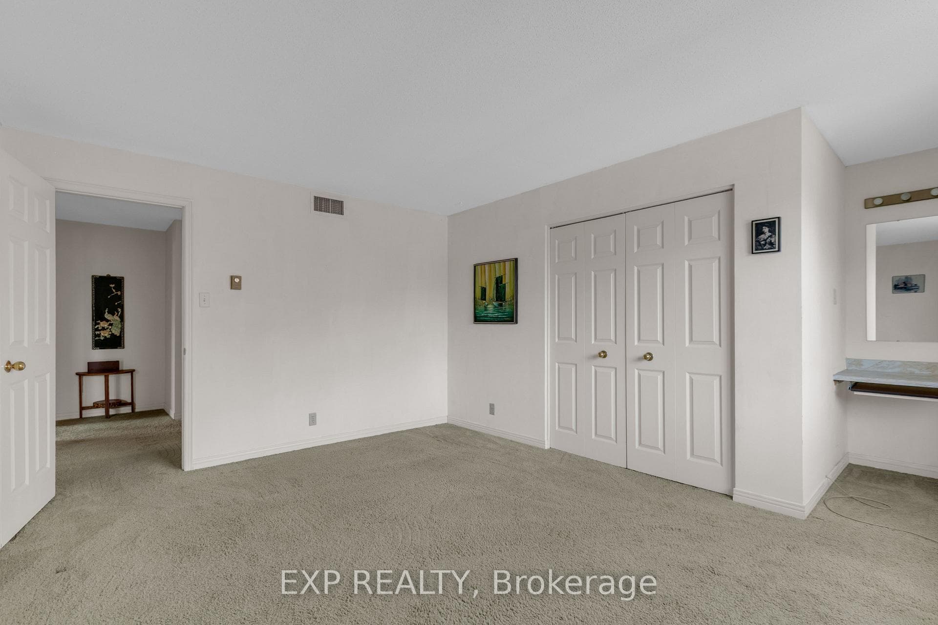 308 Stratas Court Unit 24 photo 22