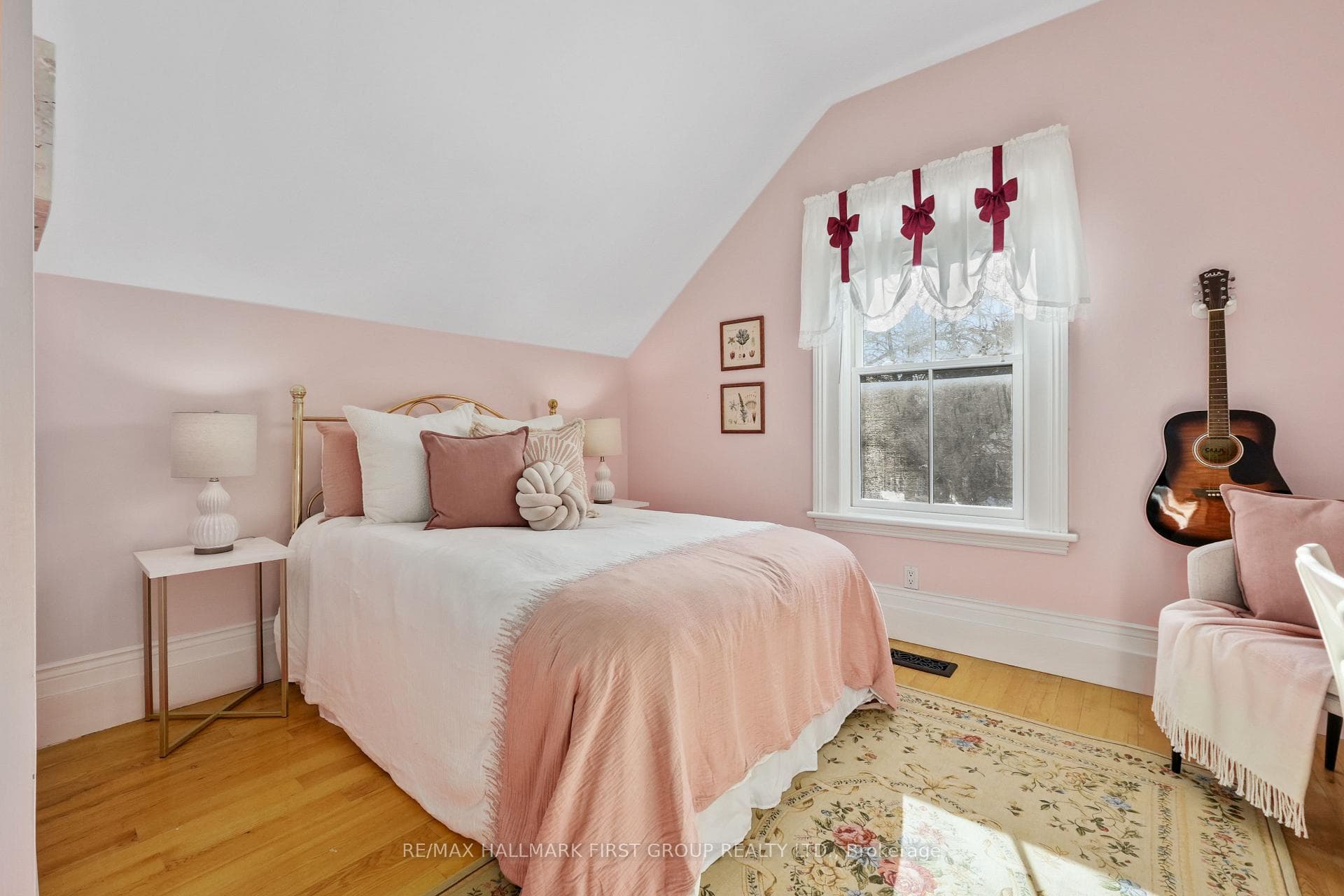 320 College Street photo 33