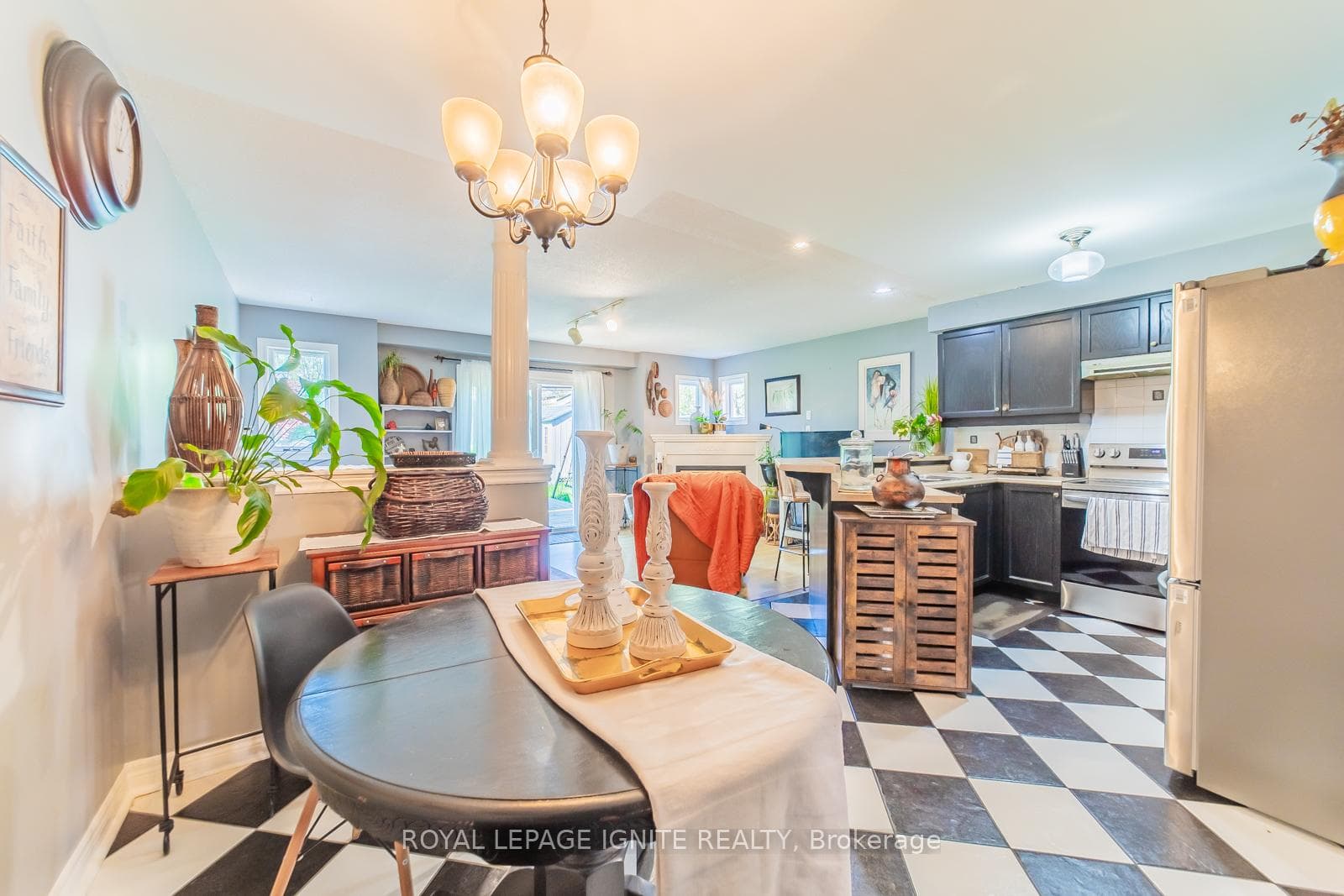 756 Swan Place photo 10