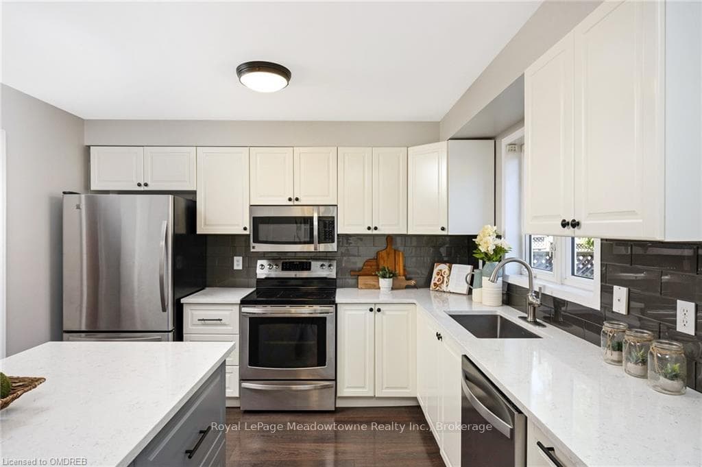 207 SHERWOOD Road photo 12