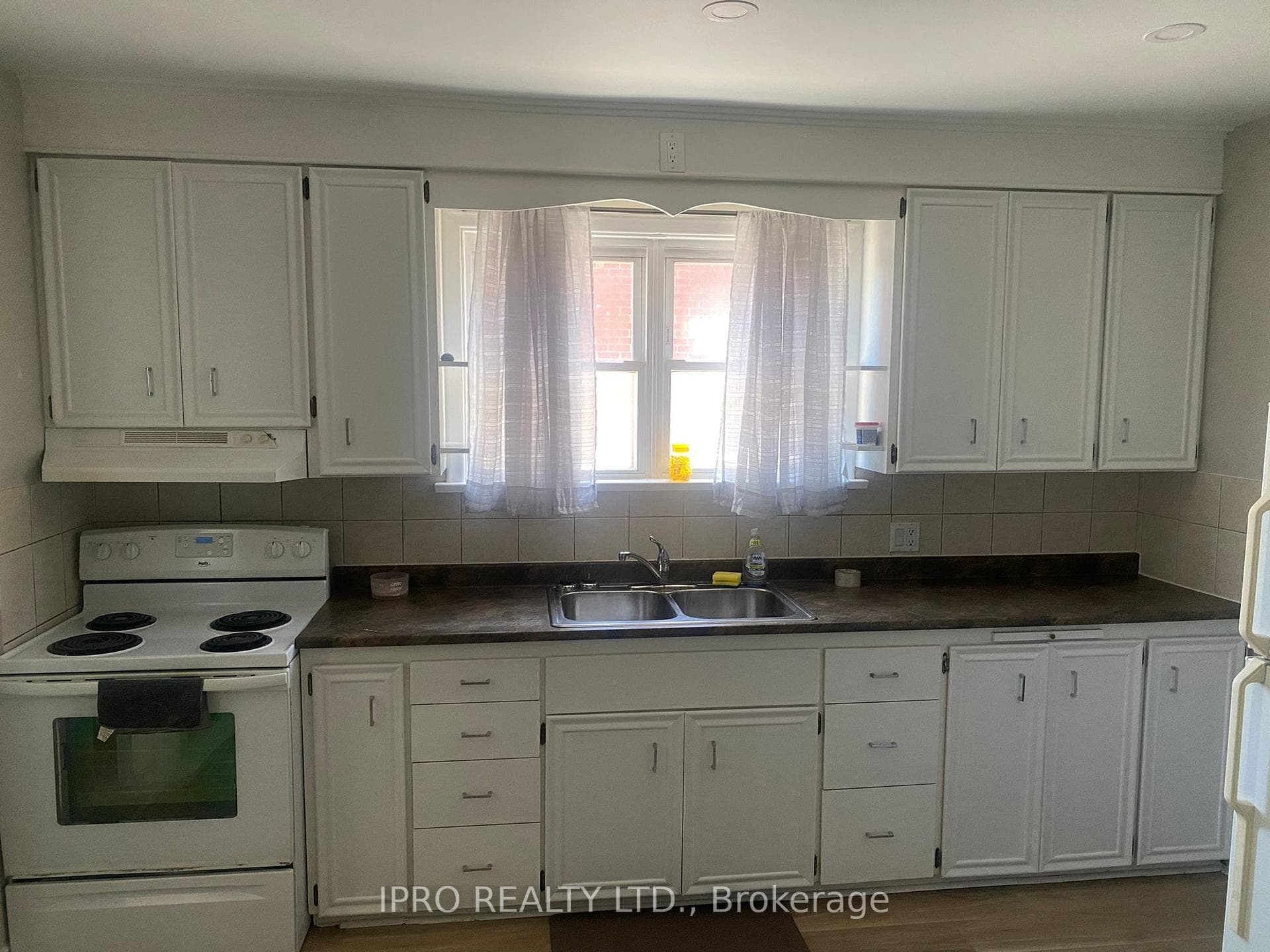 102 Ellis Avenue Unit MAIN photo 2