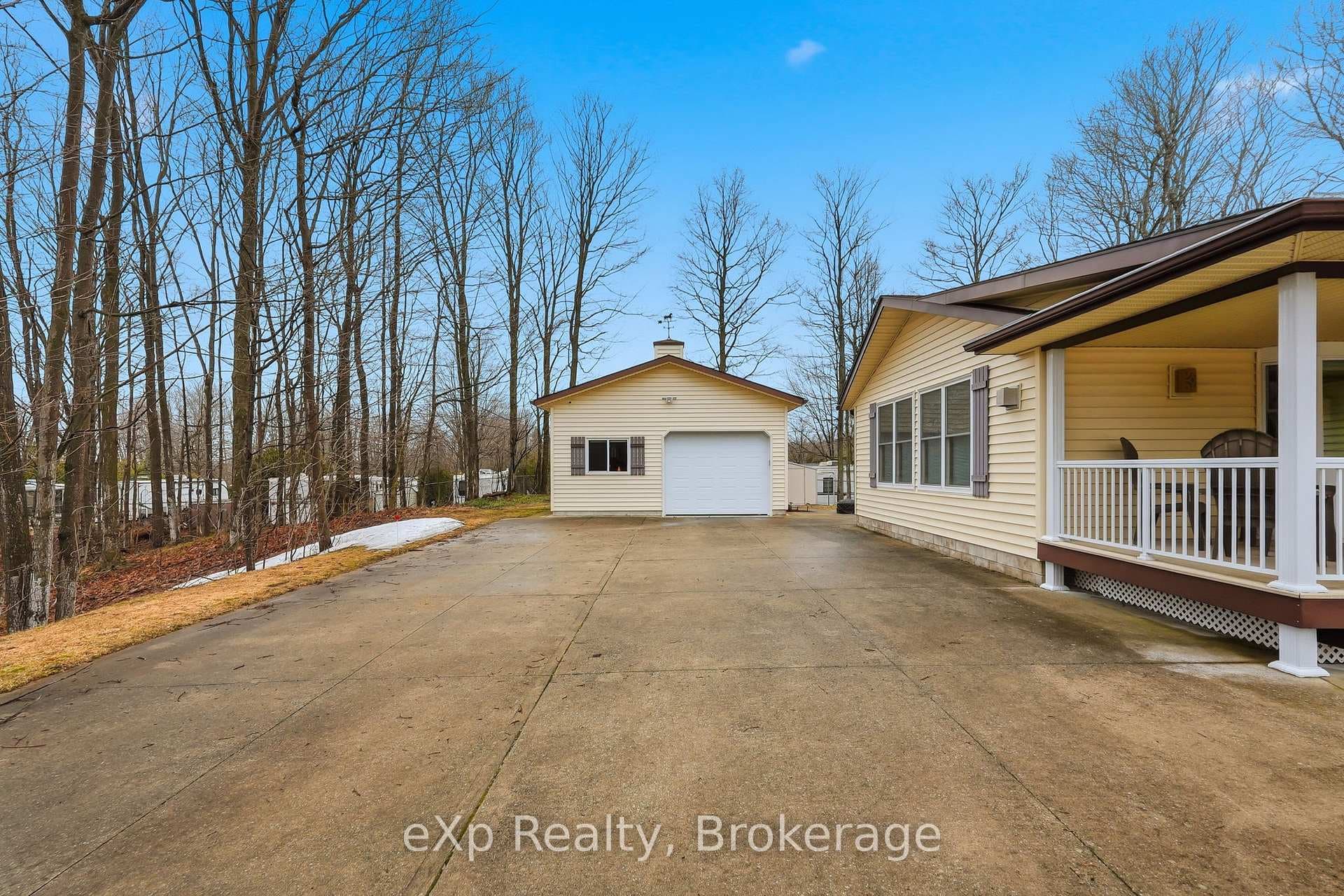 75 Lakeland Drive photo 3