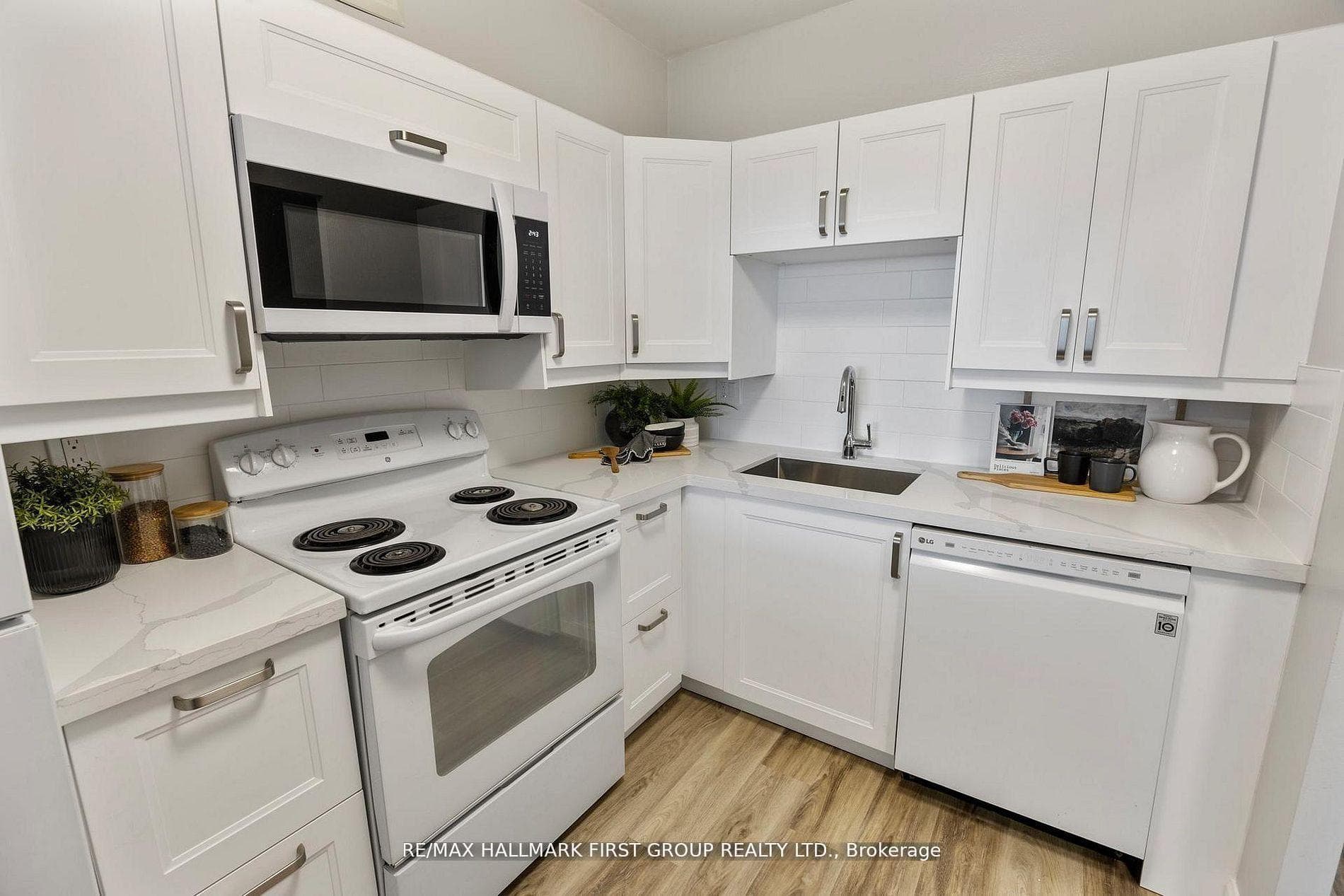 2 WESTNEY Road Unit 1109 photo 14
