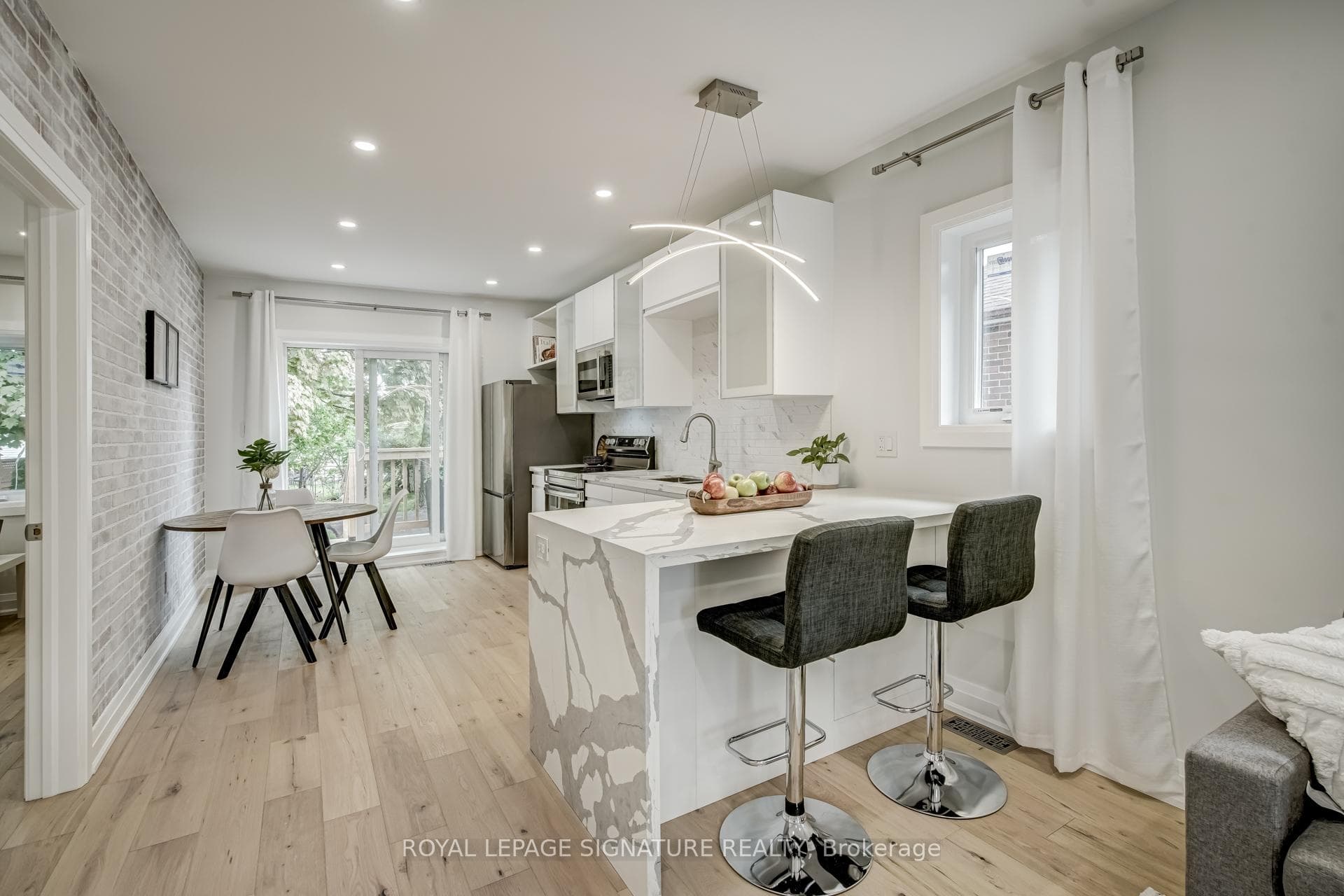 63 Manitoba Street photo 5