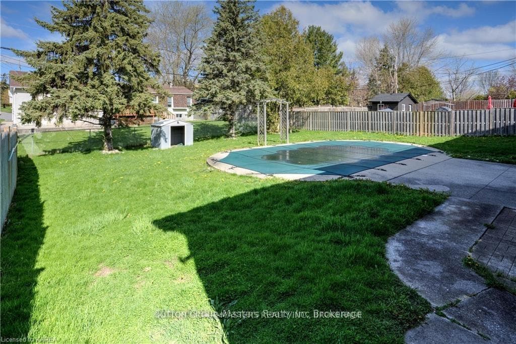 150 Manitou Crescent photo 18