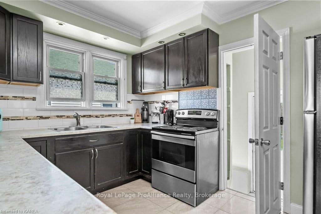 197 KINGSCOURT Avenue photo 12