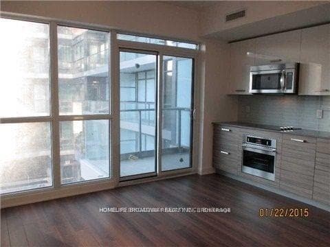210 Simcoe Street Unit 513 photo 2