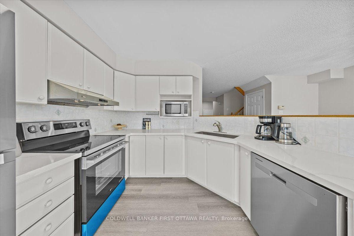 46 MARGRAVE Avenue photo 11