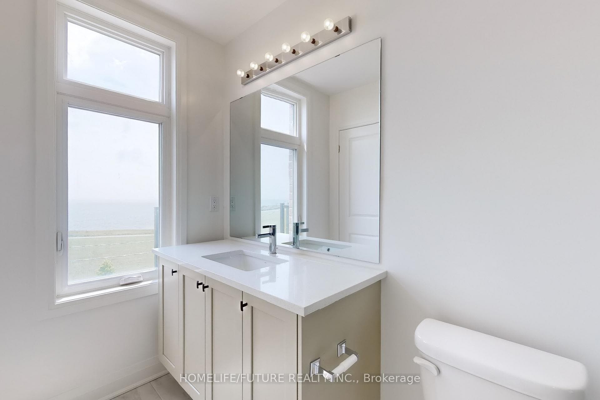 587 Port Darlington Road photo 20