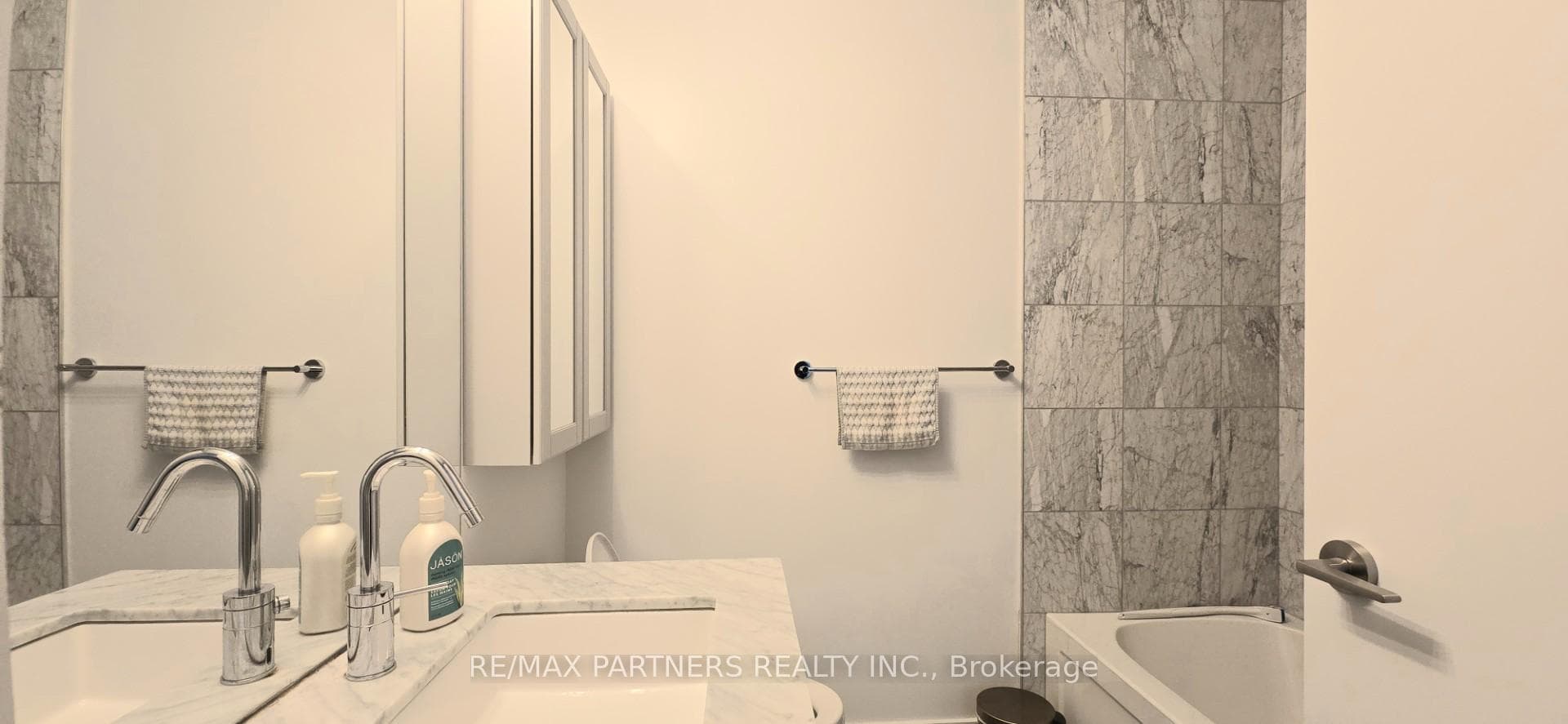 39 Queens Quay Unit 410 photo 12