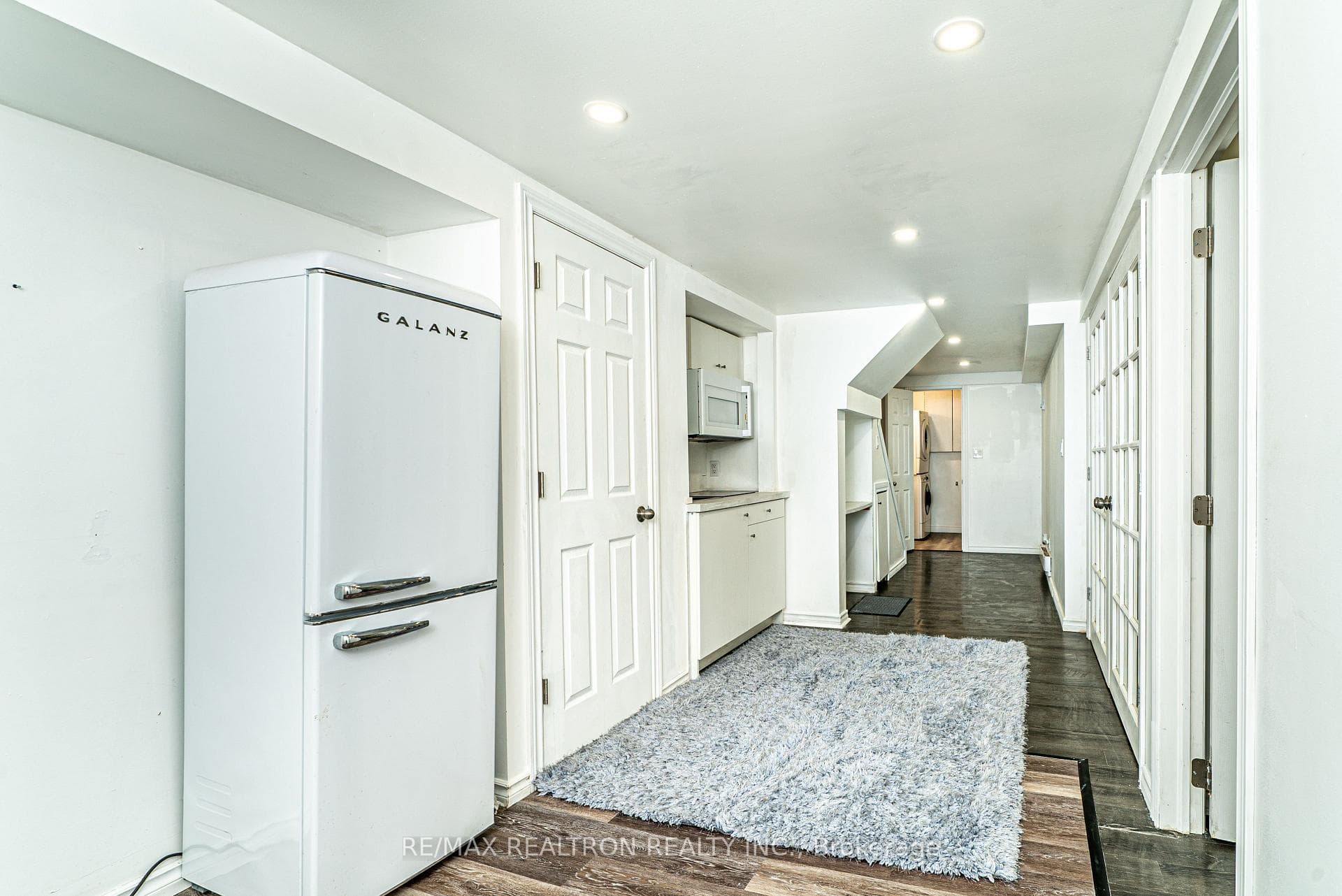15 Parker Crescent photo 4