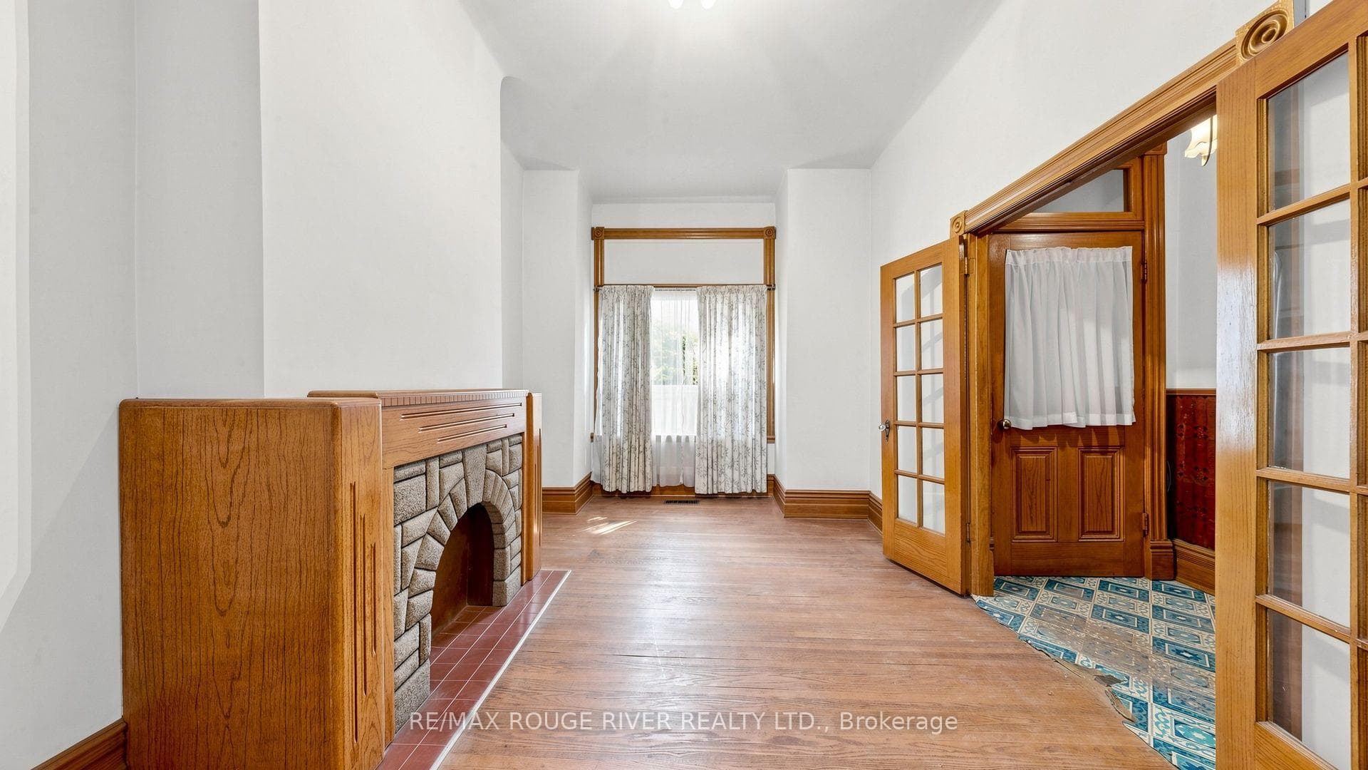 308 Roxton Road photo 7