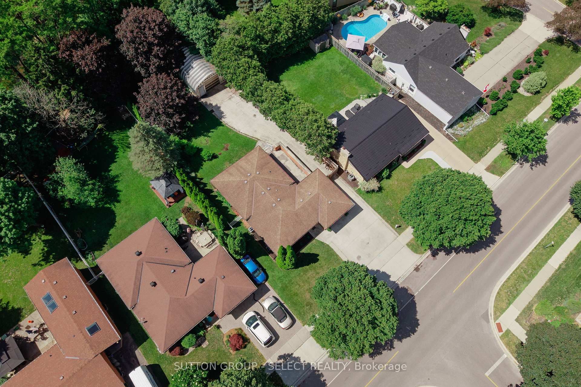 661 Grenfell Drive photo 45