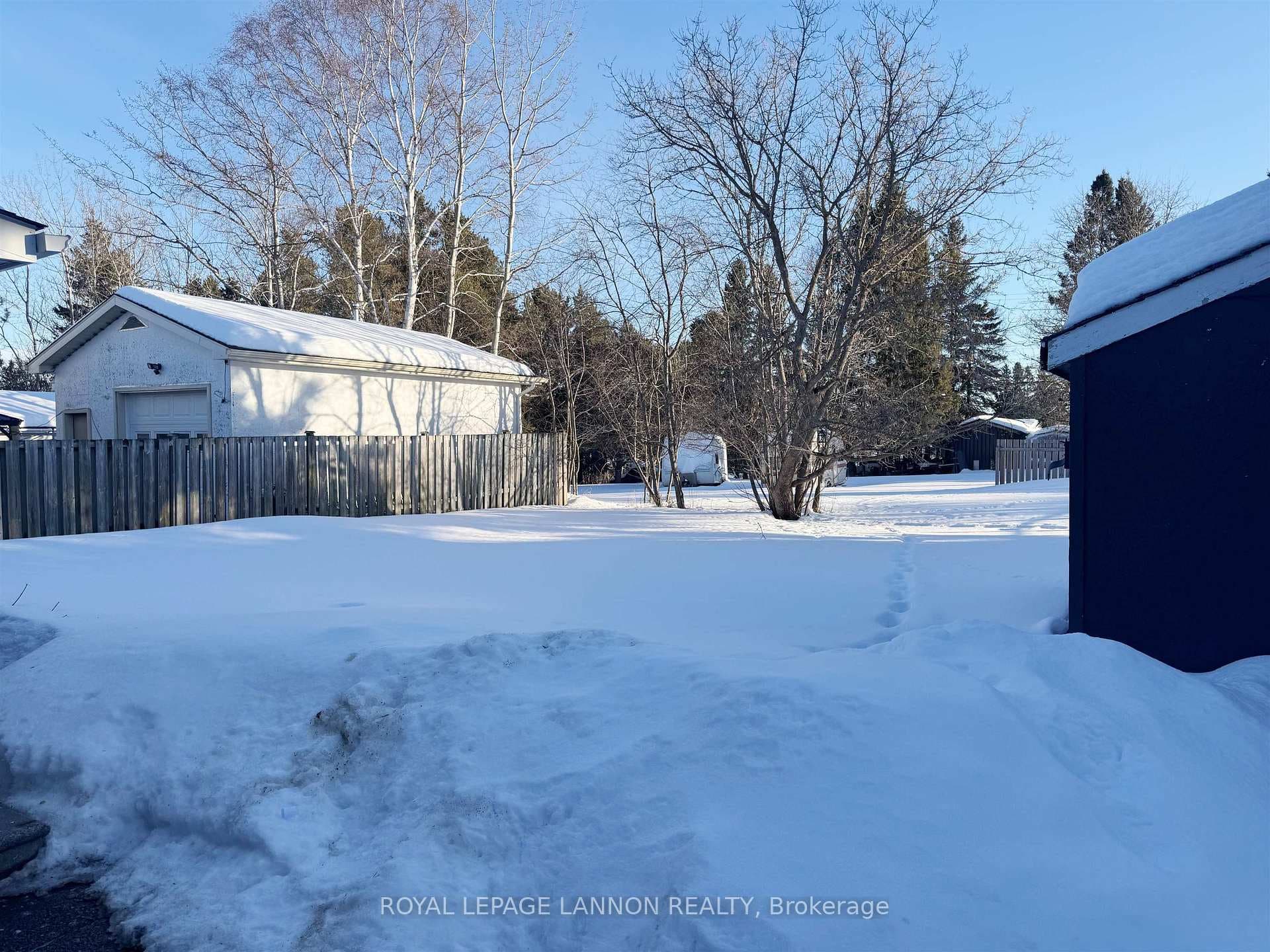 325 Rona Street photo 2