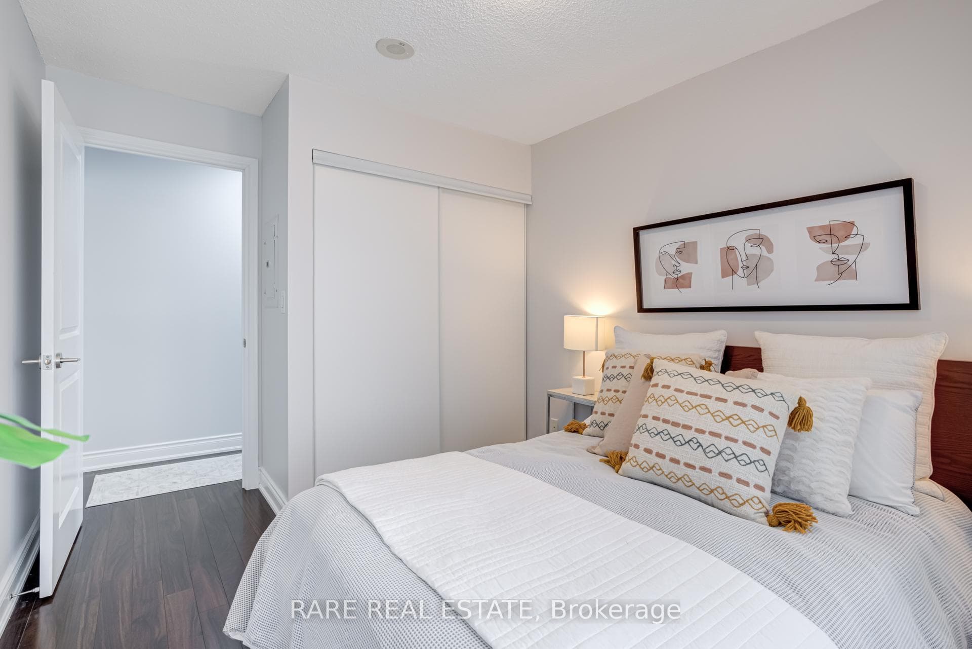 253 South Park Road Unit 502 photo 16