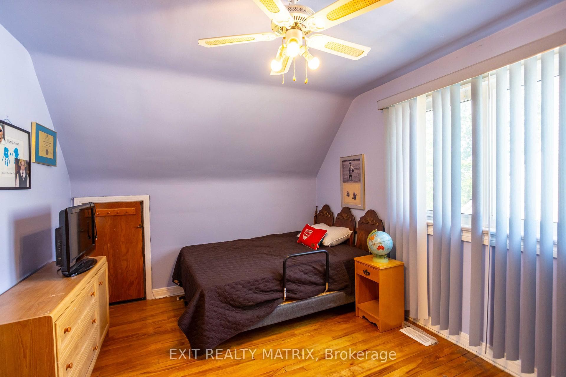 552 Dunbrack Street photo 21