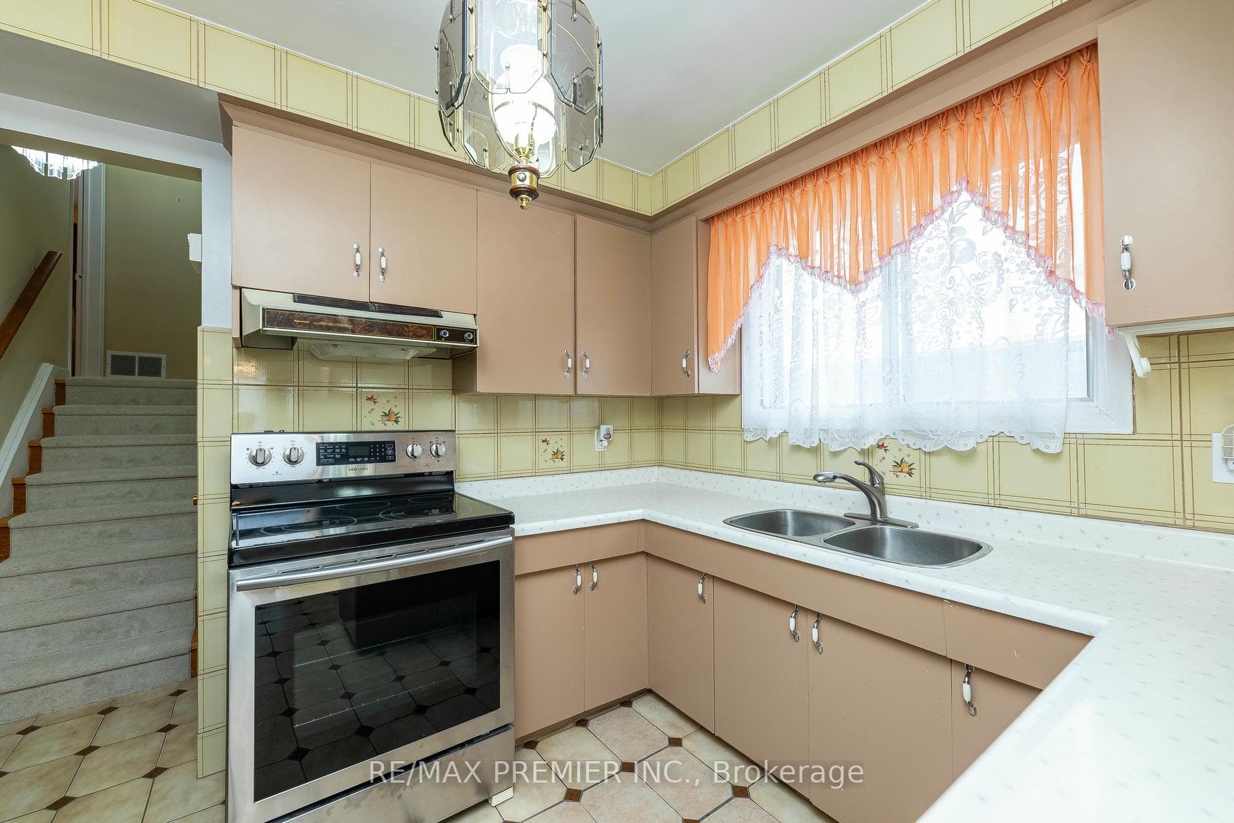 39 Elmvale Crescent photo 10
