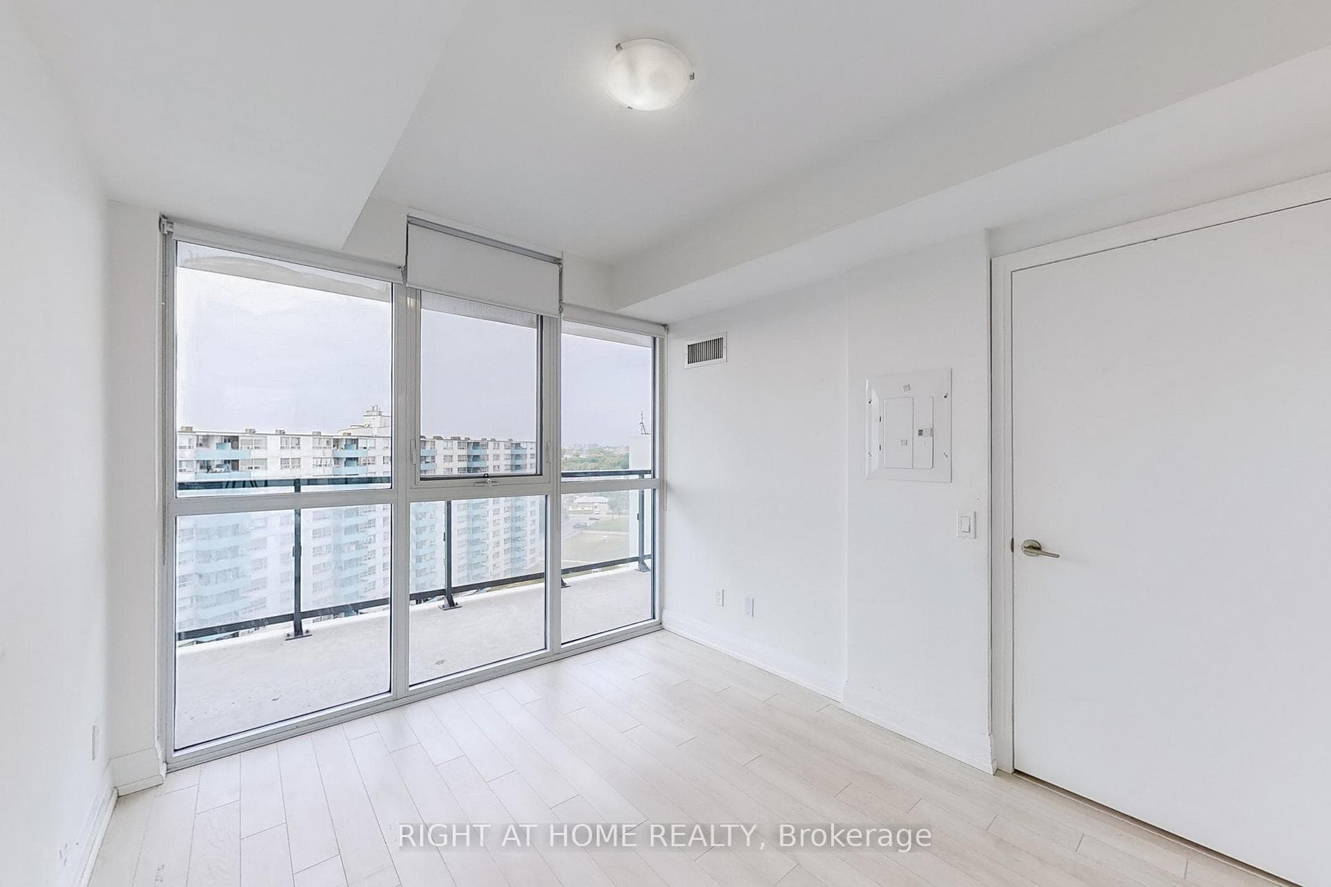 1461 Lawrence Avenue Unit 1303 photo 14