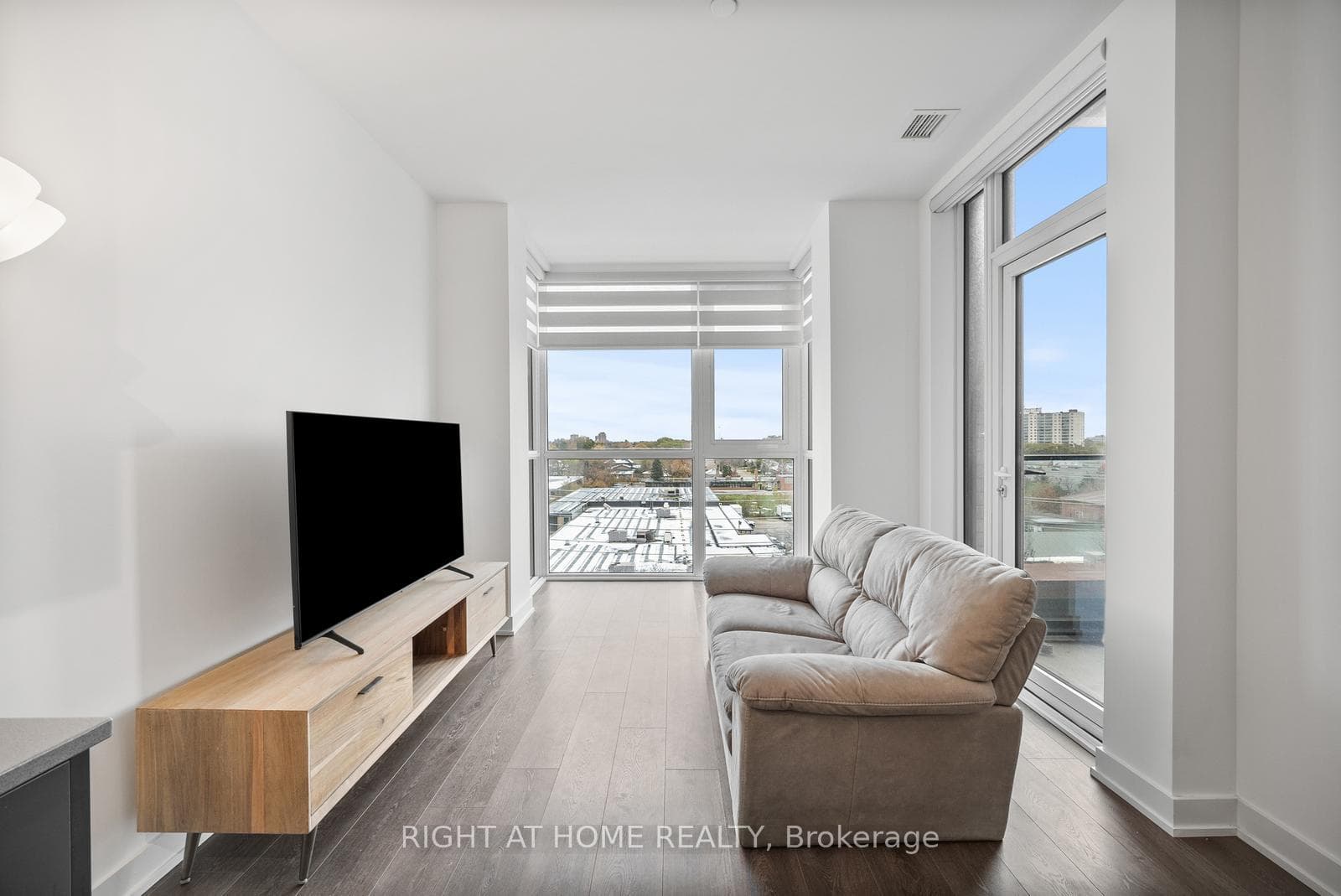 8 Tippett Road Unit 607 photo 16