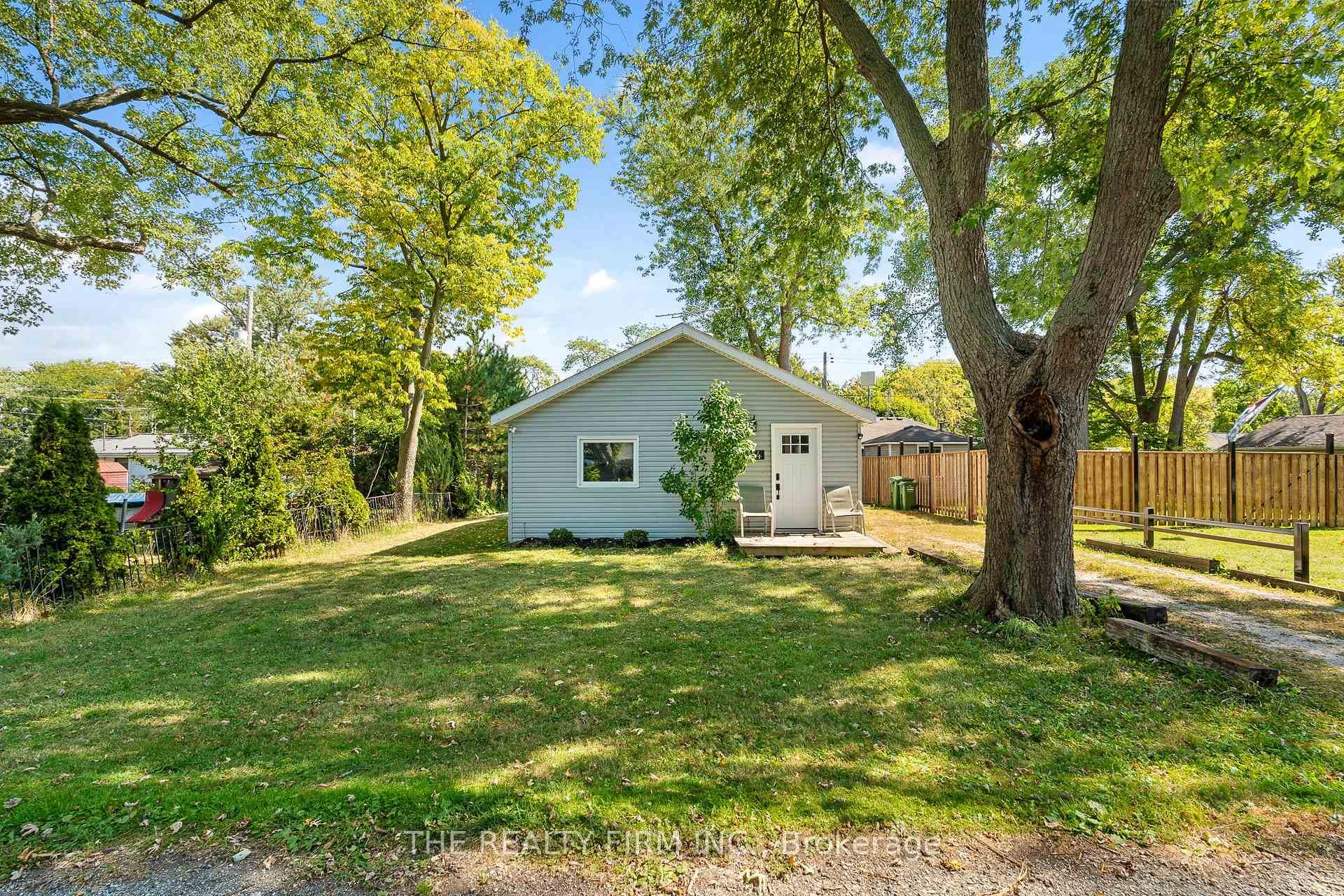 144 Lincoln Court photo 4