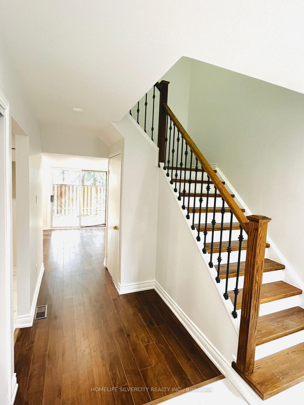 26 Niles Way photo 6