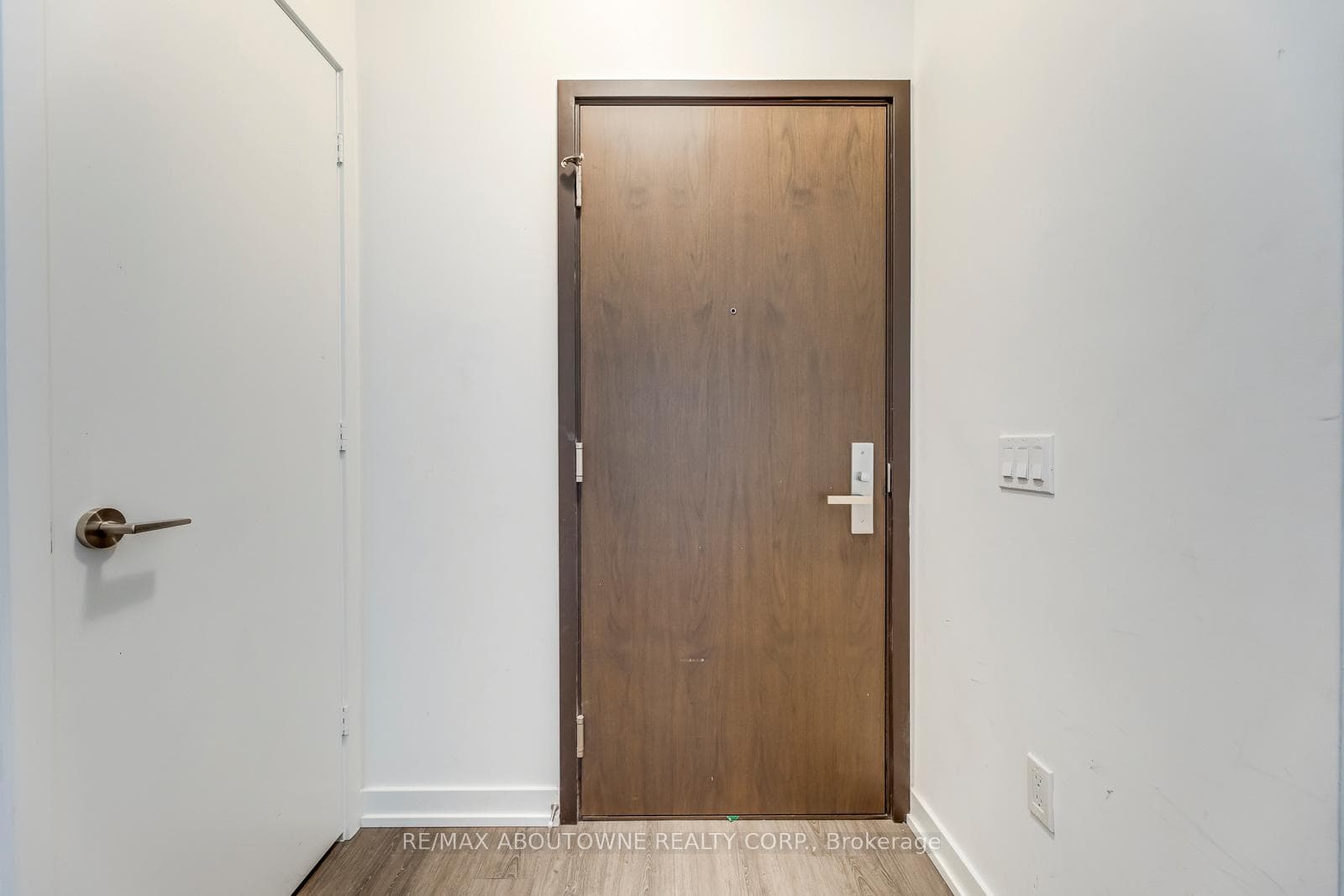 1 Yorkville Avenue Unit 1812 photo 3