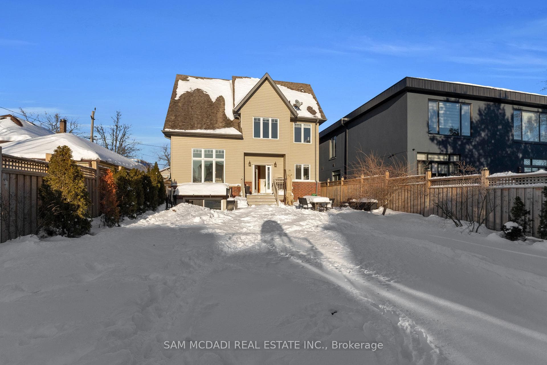 38 Pine Avenue photo 37