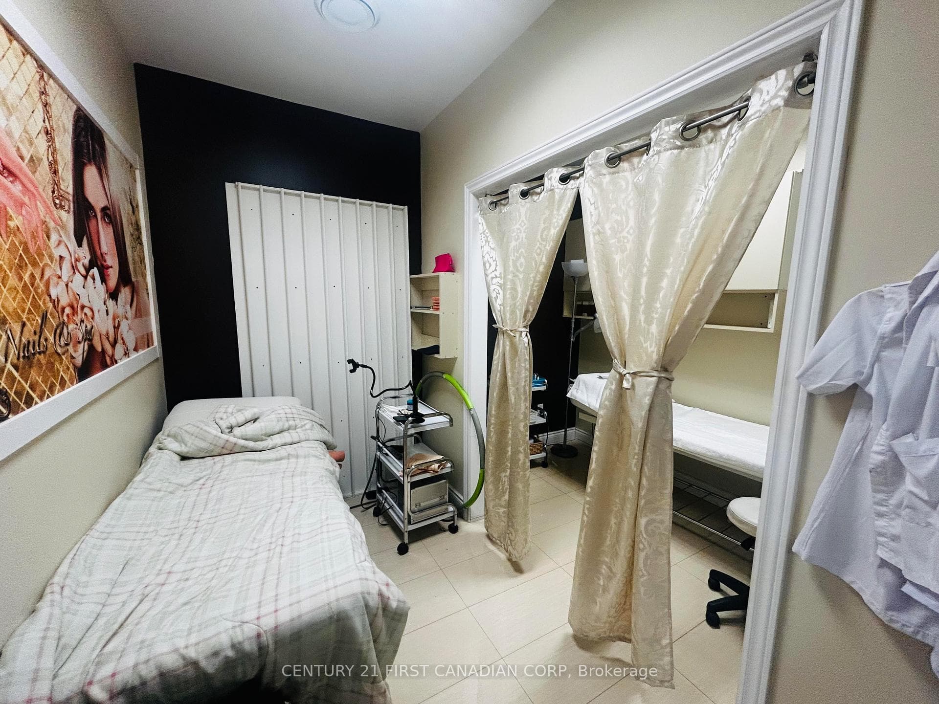 1379 Dundas Street Unit 2 photo 8