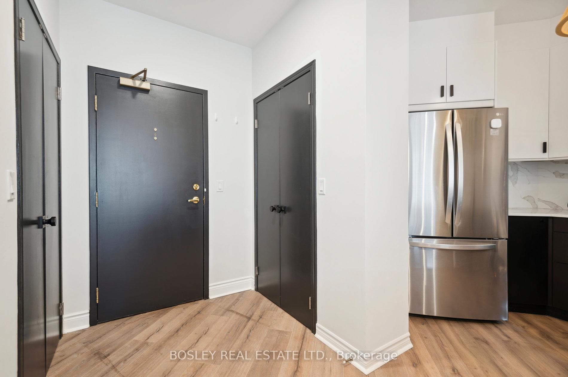 980 Yonge Street Unit 301 photo 1