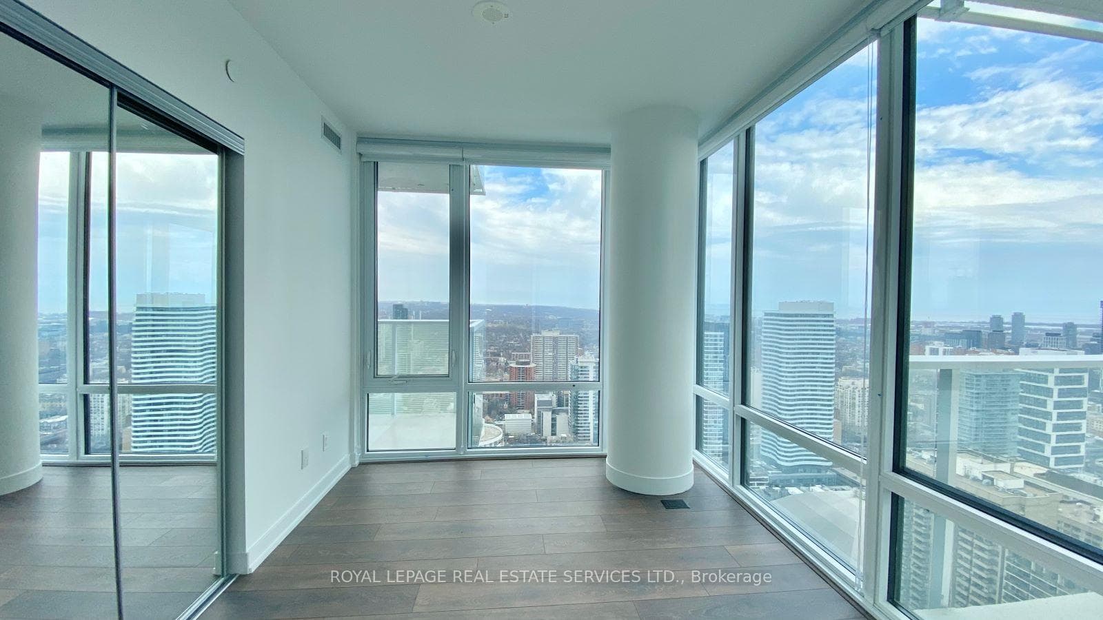 501 Yonge Street Unit 4309 photo 4