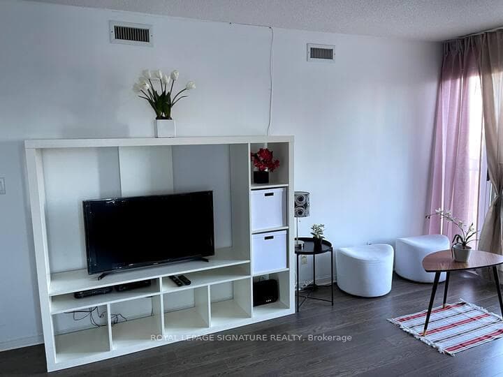 38 Hollywood Avenue Unit 317 photo 5