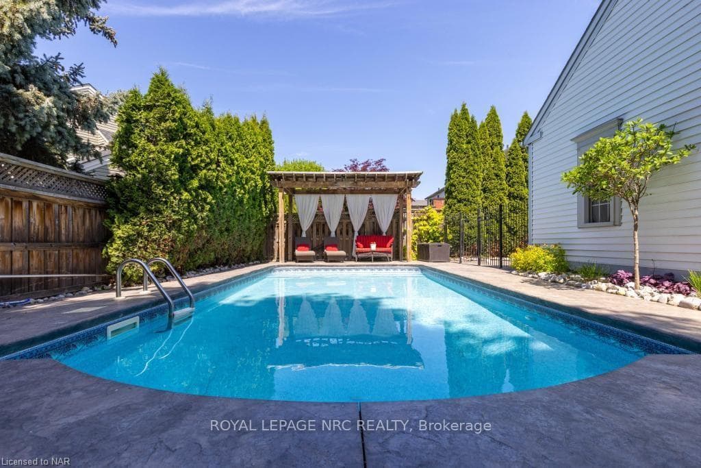 18 BARNSDALE Lane photo 4