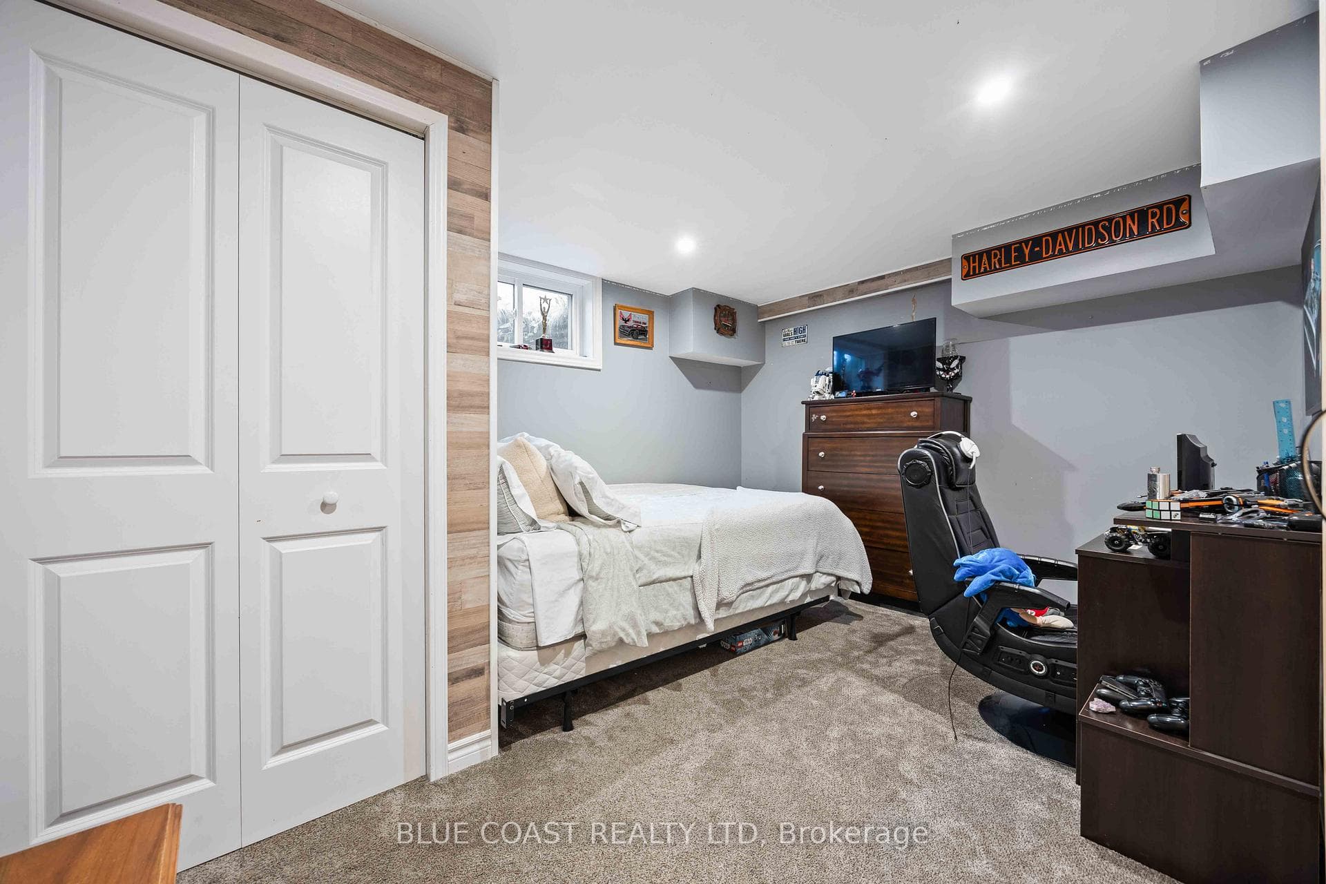 1260 Daley Avenue photo 24