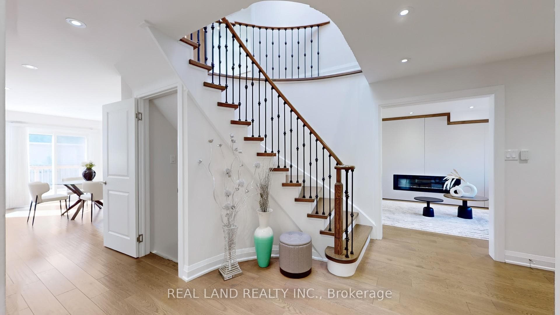 172 Manhattan Drive photo 23
